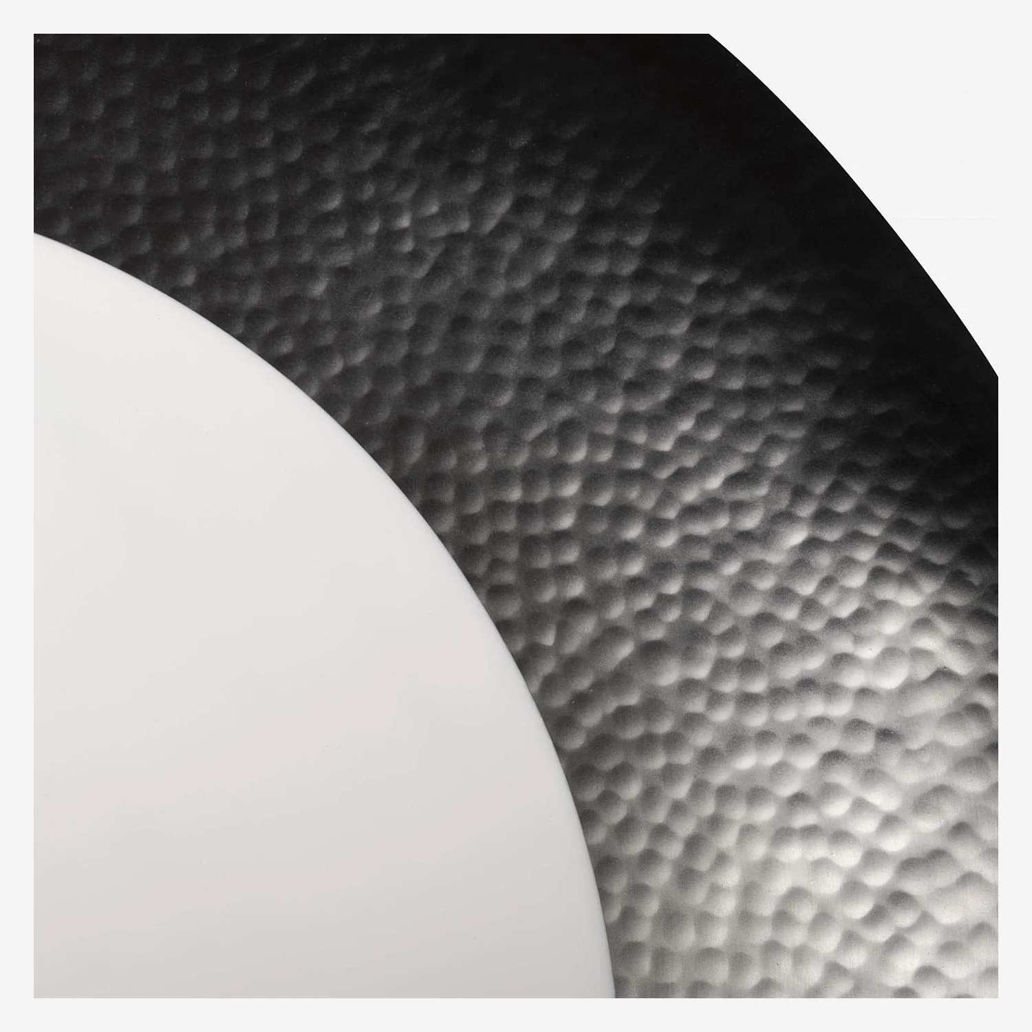 Horloge en acier martelé à la main - 38 cm - Gris - Design  by Habitat Design Studio - 4