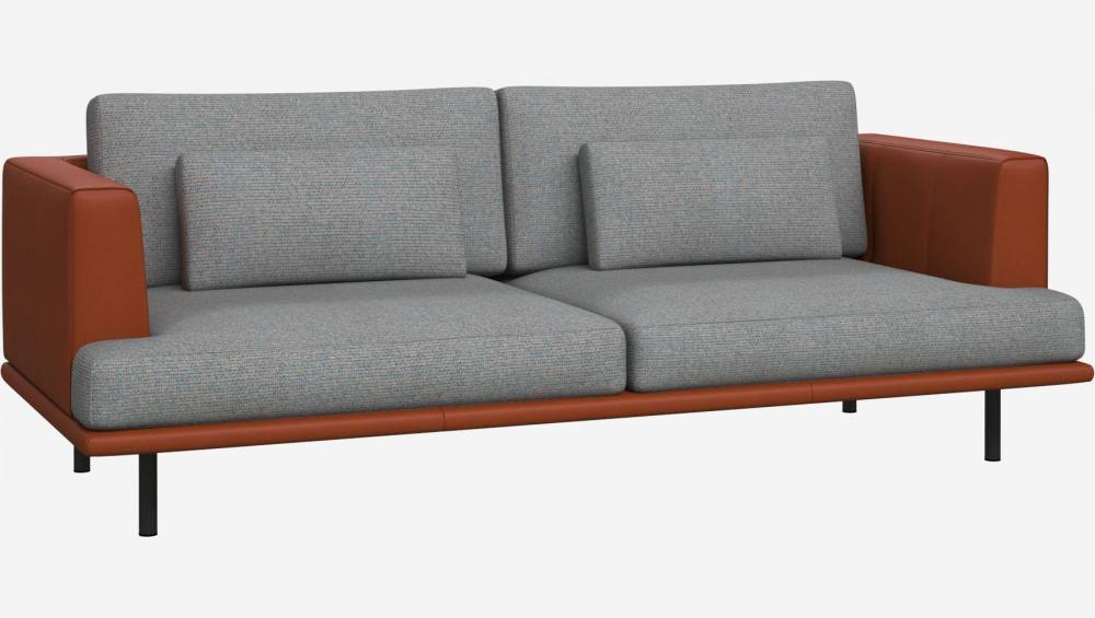 3-Sitzer Sofa aus Lecce-Stoff - Blaugrau mit Basis und Armlehnen aus braunem Leder