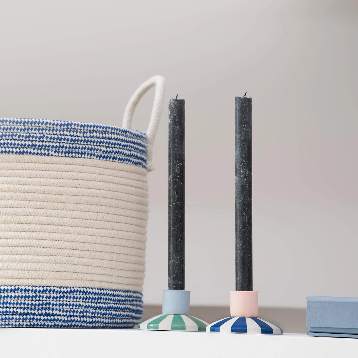 Bougeoir en grès - 9 x 5 cm - Rayures bleues - Design by Chloé Le Cam - 1