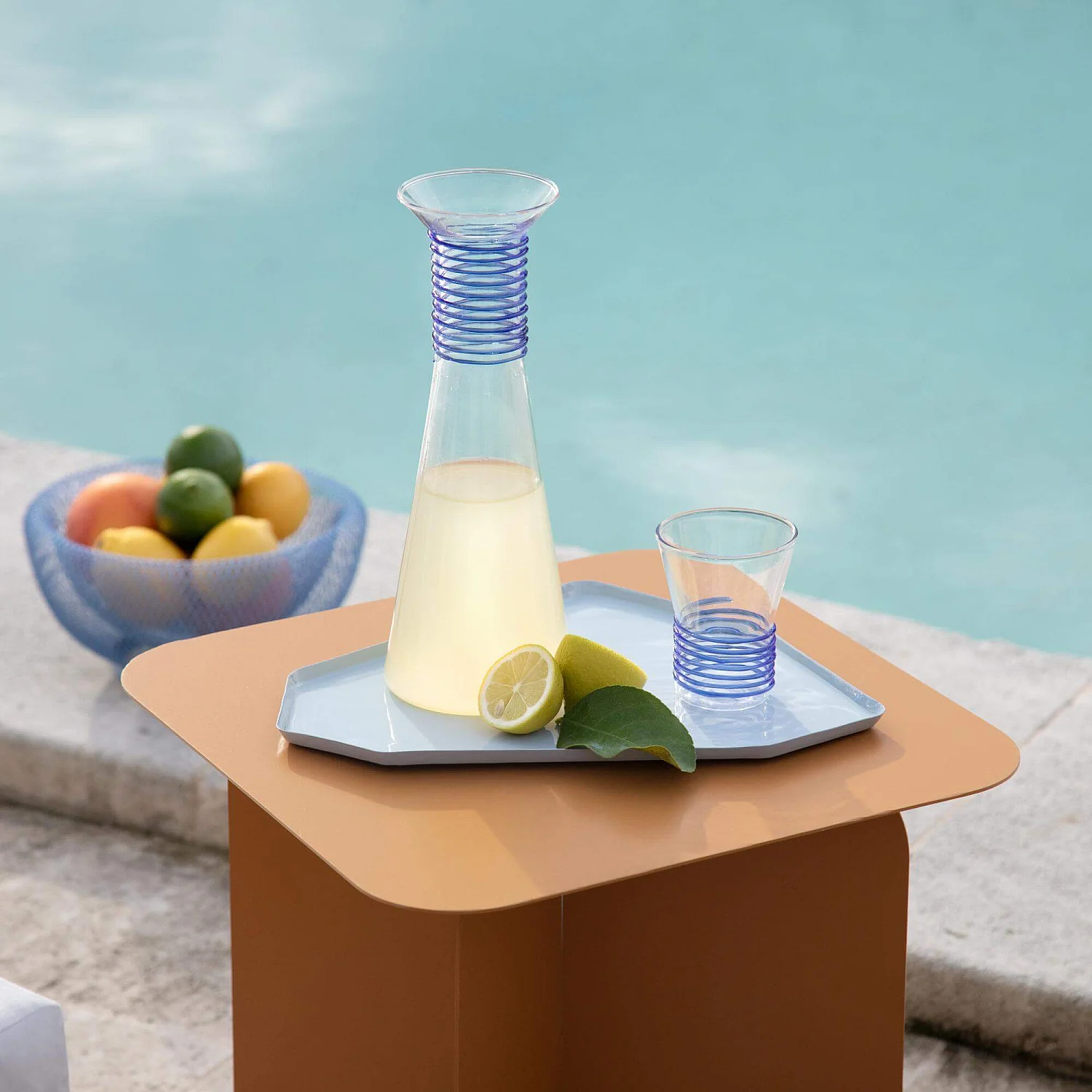 Glazen karaf - 1,1 l - Blauw - Design by Chloé Le Cam - 1