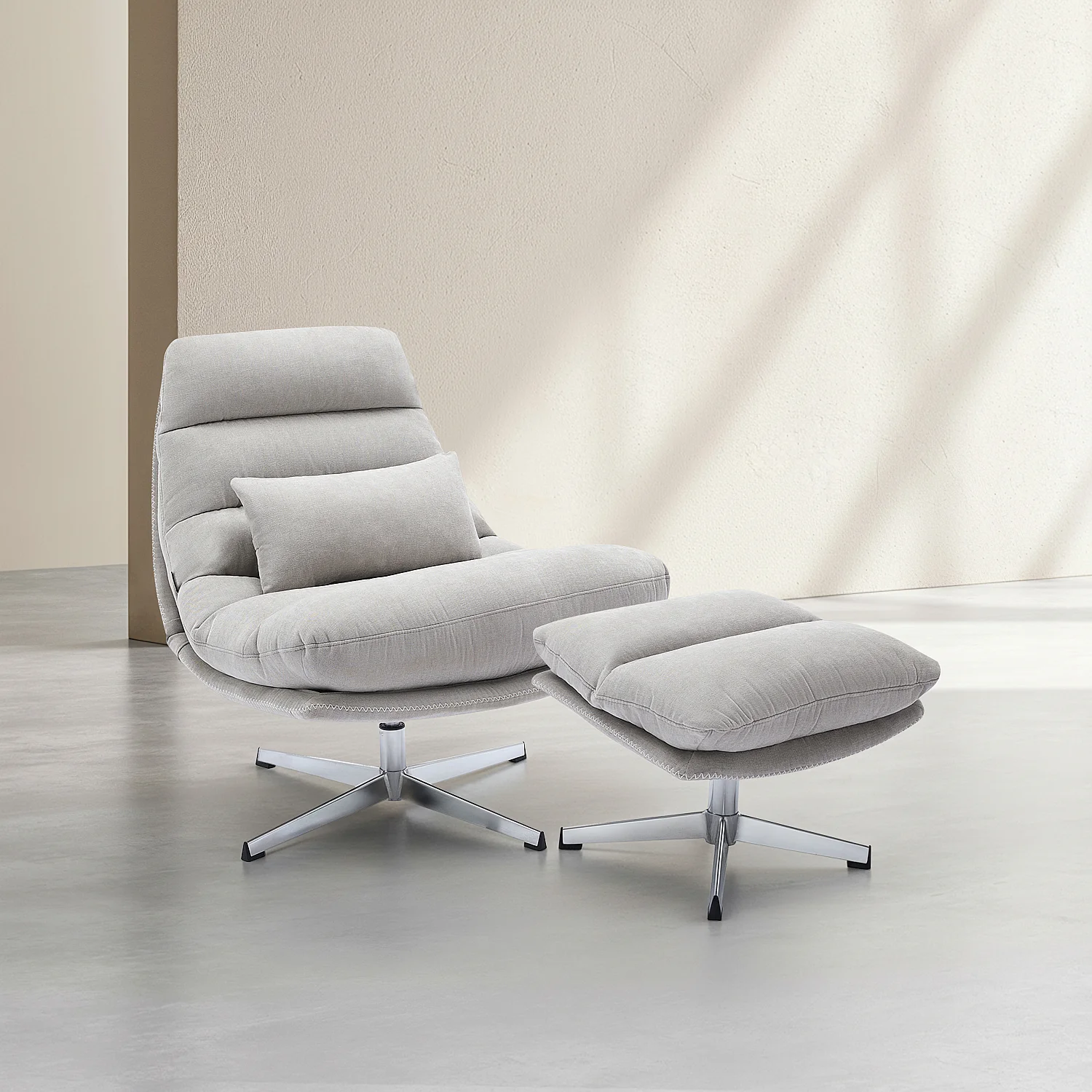 Poltrona girevole con poggiapiedi in tessuto e metallo cromato - Grigio polare - 1