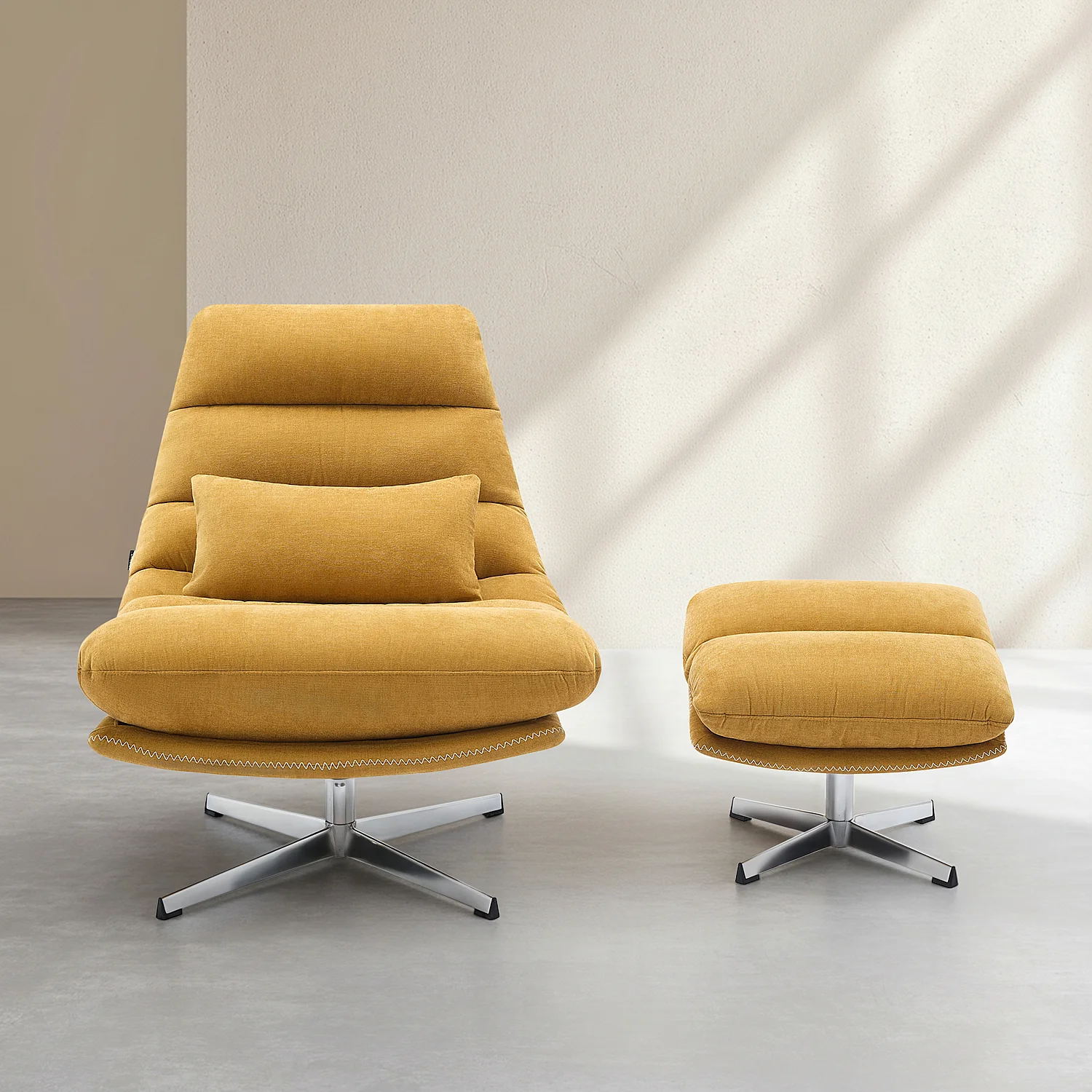 Poltrona girevole con poggiapiedi in tessuto e metallo cromato - Ocra gialla - 2