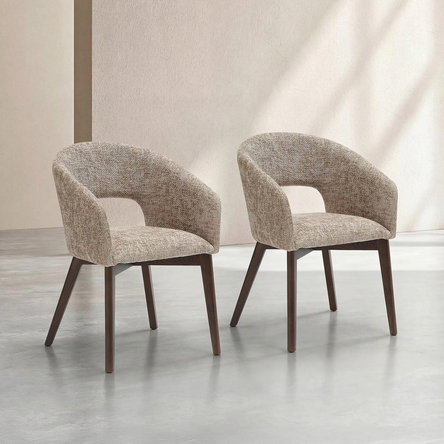 Set van 2 fauteuils van fluweel en massief hout met armleuningen - Beige en walnoot - 1