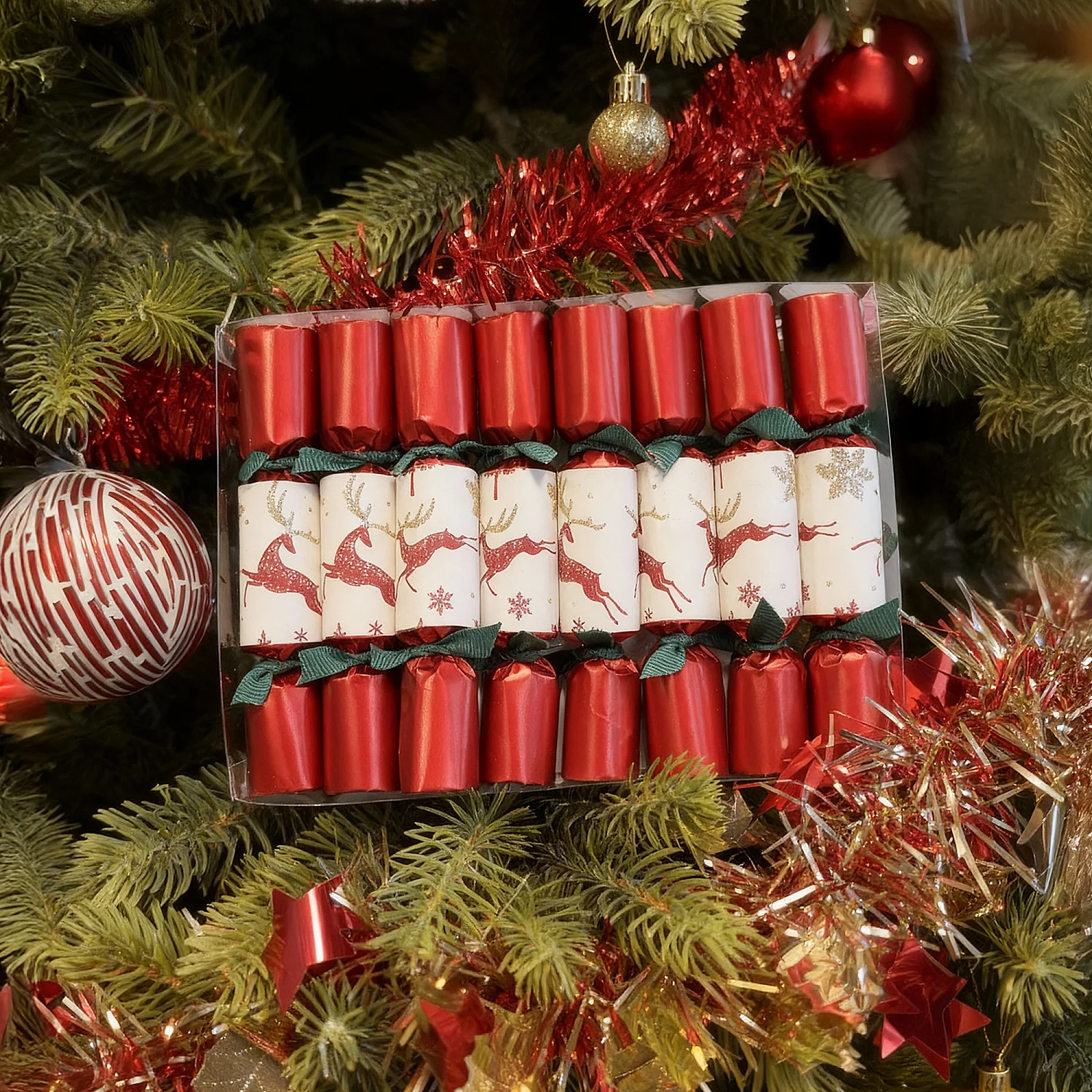 Weihnachtsdekoration - 8er-Set Mini-Cracker mit Rentiermotiv - Rot, Weiß, Cremefarben (12-er-Set) - 3