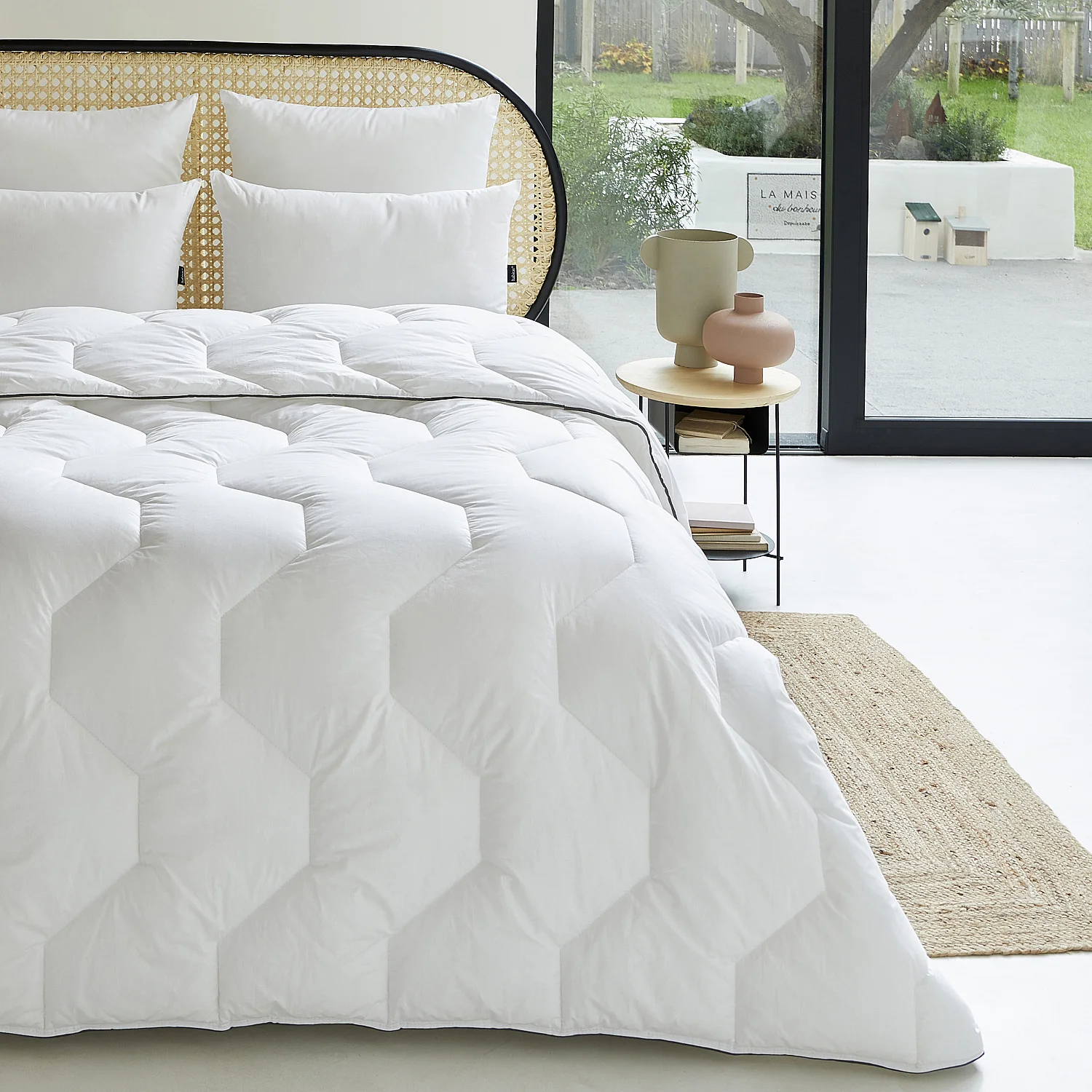 Couette chaude en synthétique - 400 g/m² - 240 x 220 cm - 1