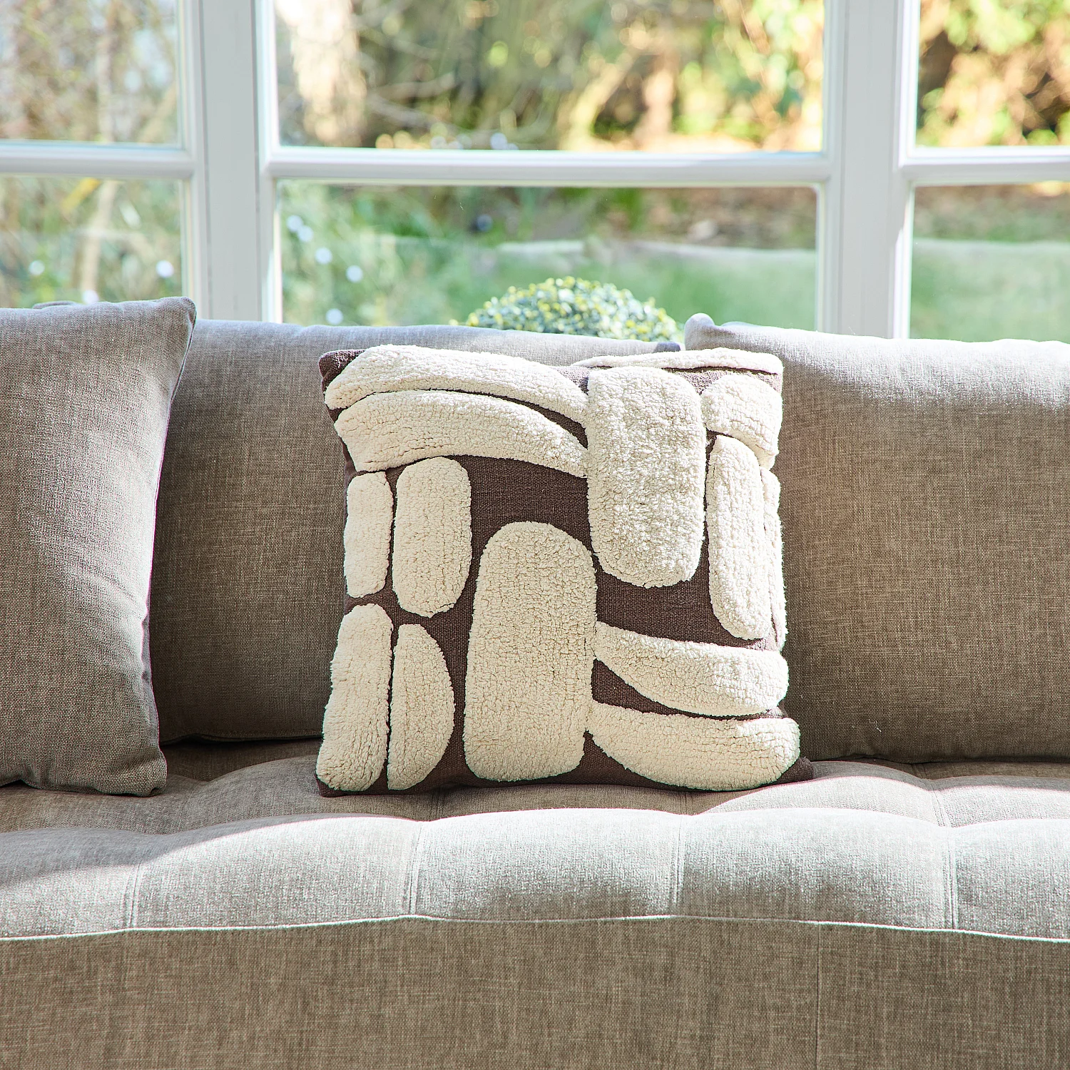 Coussin tufté en coton - 45 x 45 cm - Brun - 1