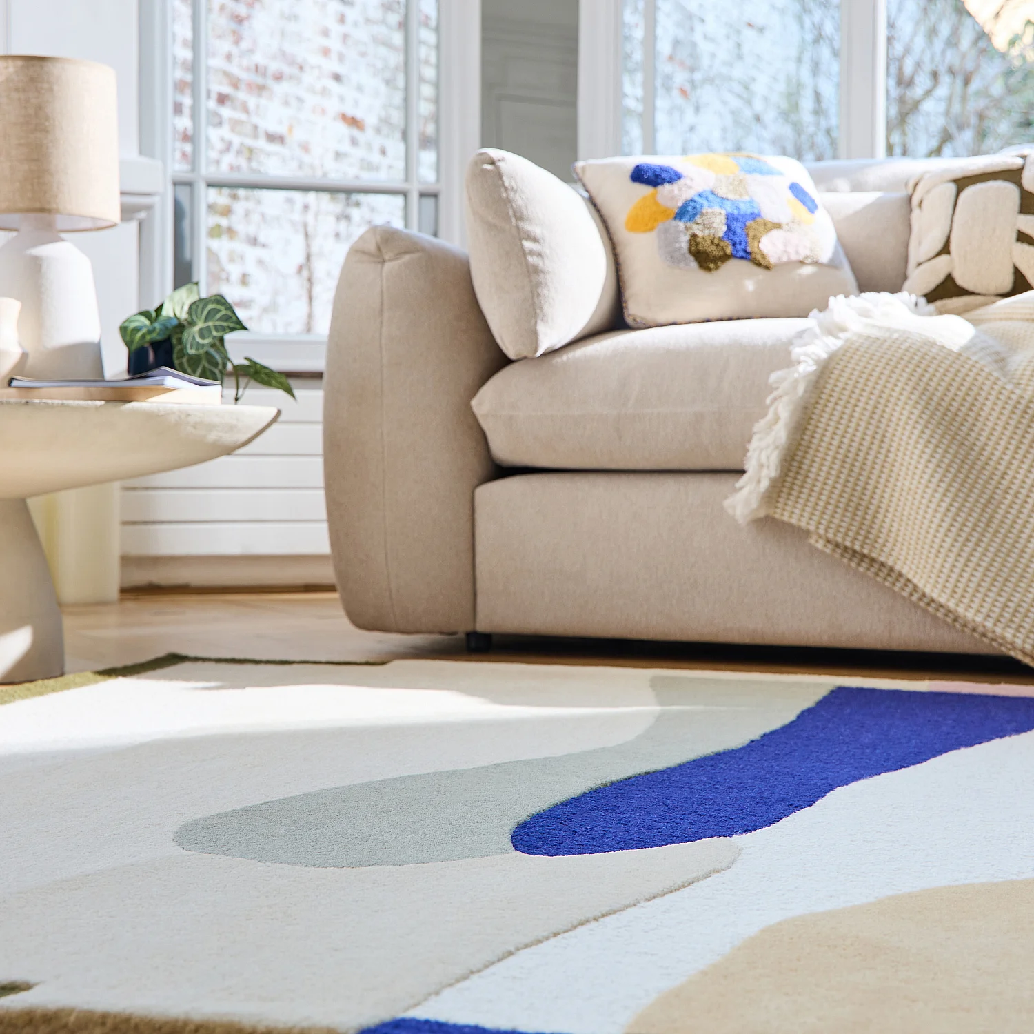 Tapis tufté en laine - 170 x 240 cm - Beige, vert kaki et bleu roi - Design by Floriane Jacques - 6