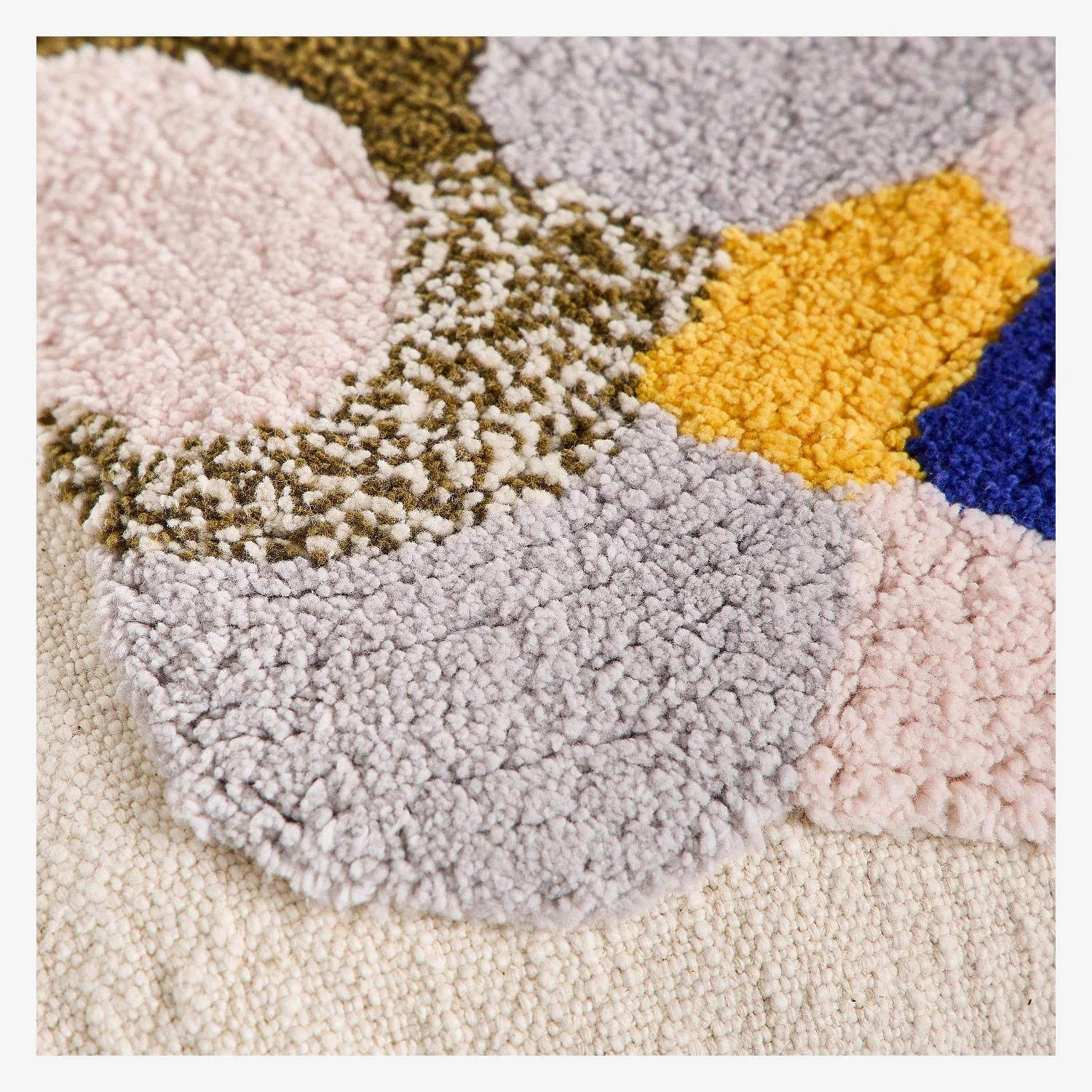 Cojín de algodón con acabado tufté - 45 x 45 cm - Verde caqui y azul - Design by Floriane Jacques - 4