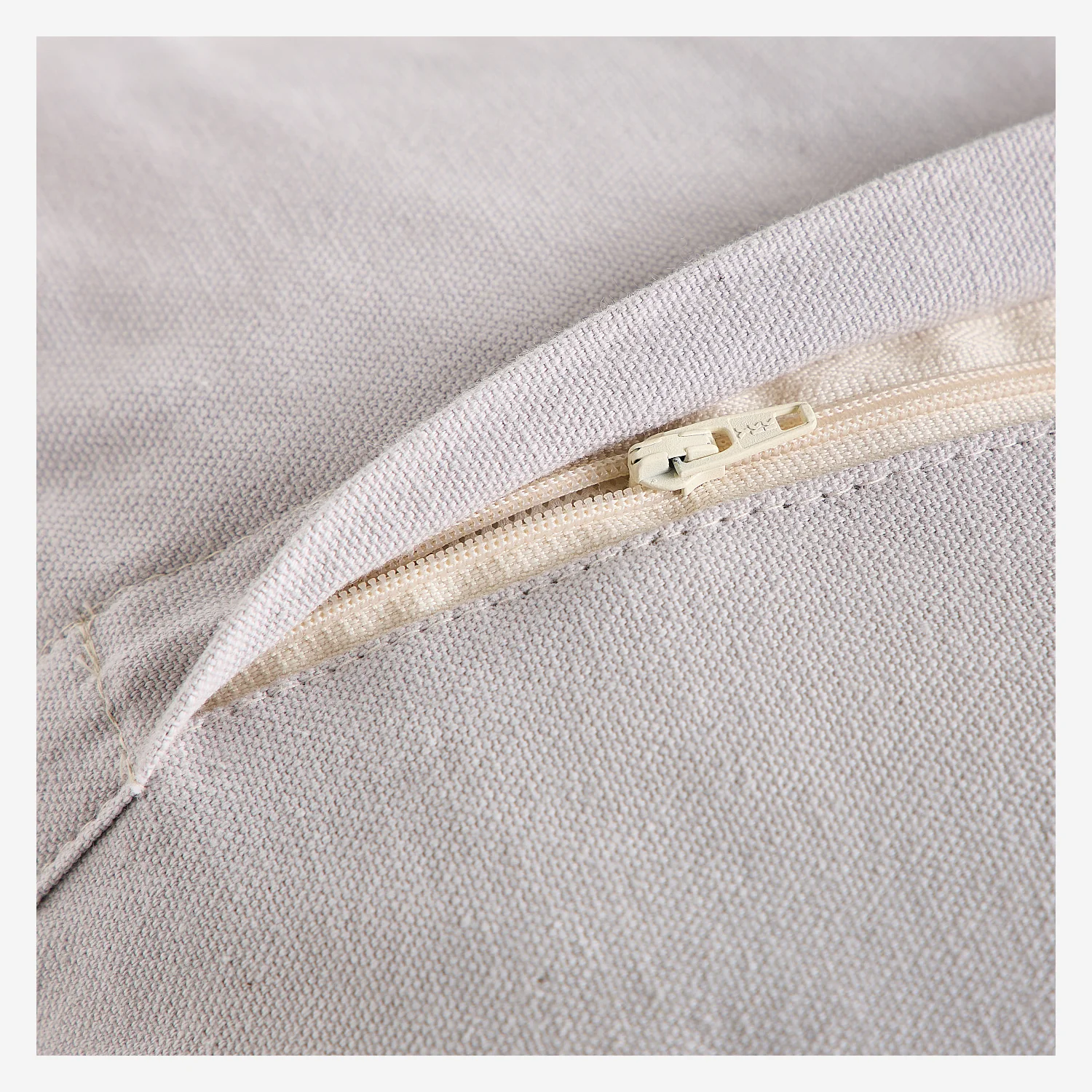 Cojín de algodón con acabado tufté - 45 x 45 cm - Verde caqui y azul - Design by Floriane Jacques - 5