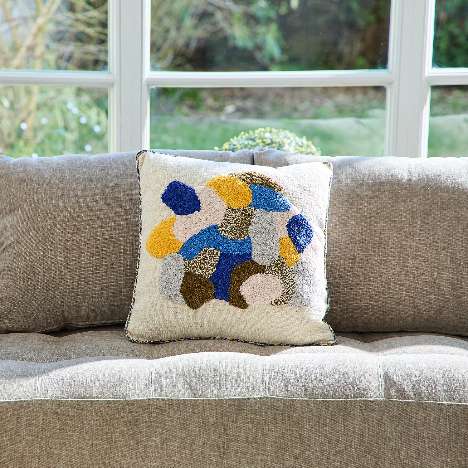 Cuscino trapuntato in cotone - 45 x 45 cm - Verde kaki e blu - Design di Floriane Jacques - 1