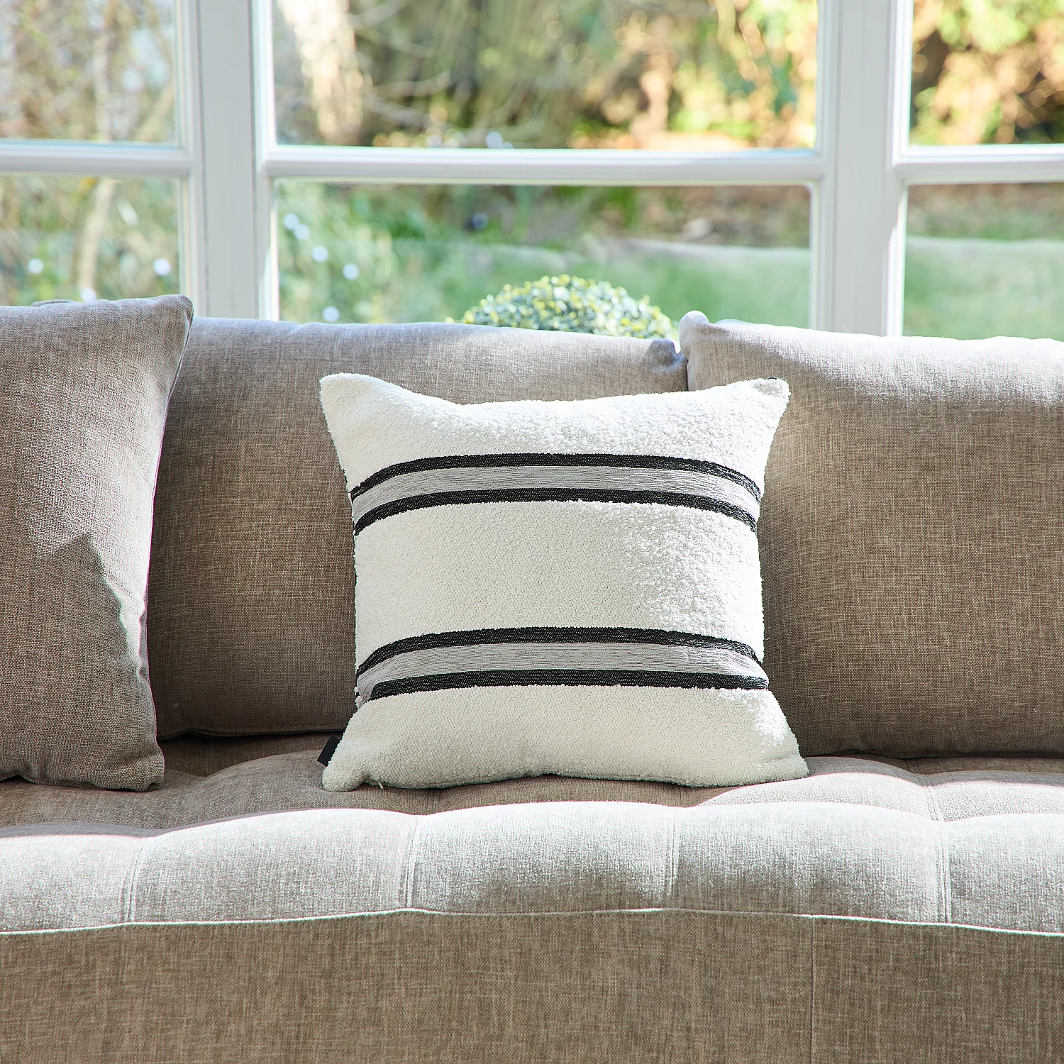 Coussin en tissu jacquard bouclette - 44 x 44 cm - Motifs à rayures - Gris - 6