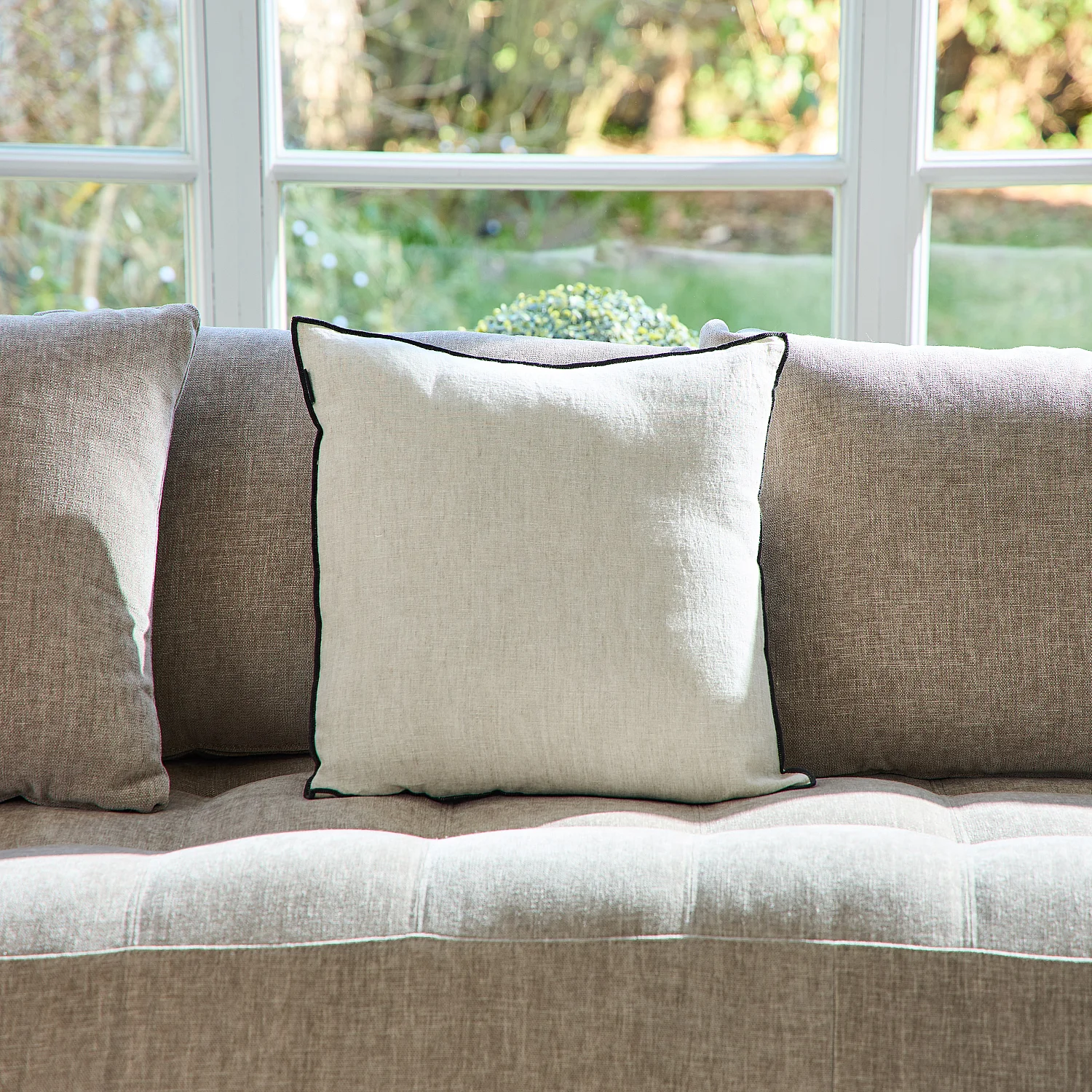 Coussin en lin à bourdon noir - 45 x 45 cm - Naturel - 1