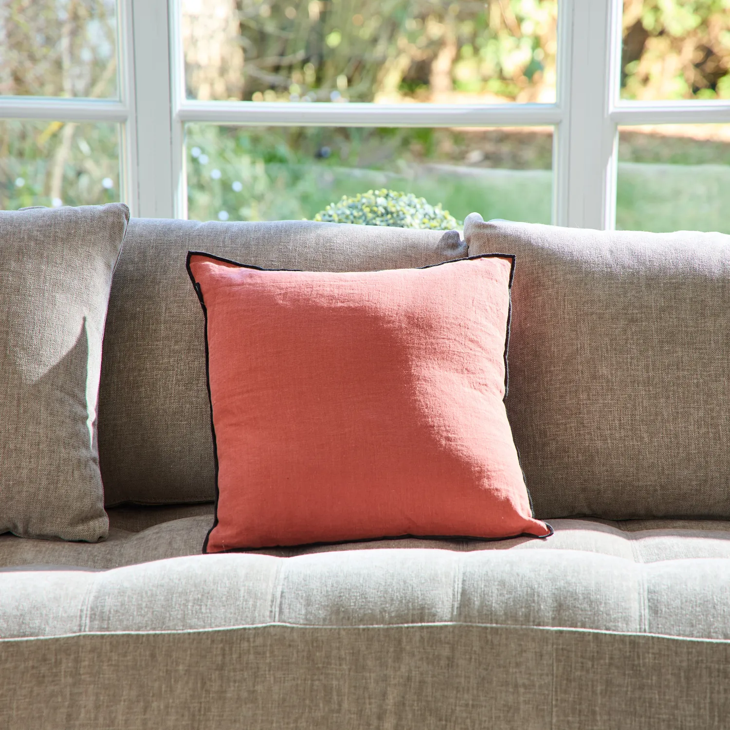 Coussin en lin à bourdon noir - 45 x 45 cm - Terracotta - 1