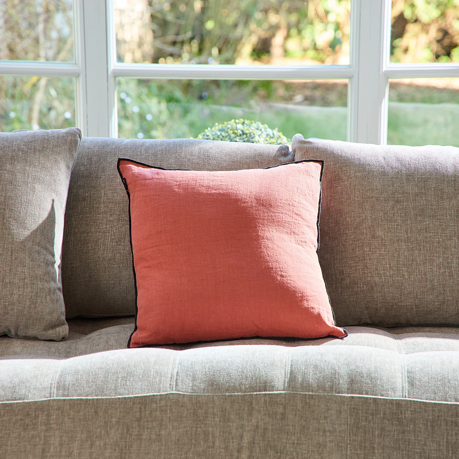 Coussin en lin à bourdon noir - 45 x 45 cm - Terracotta - 1