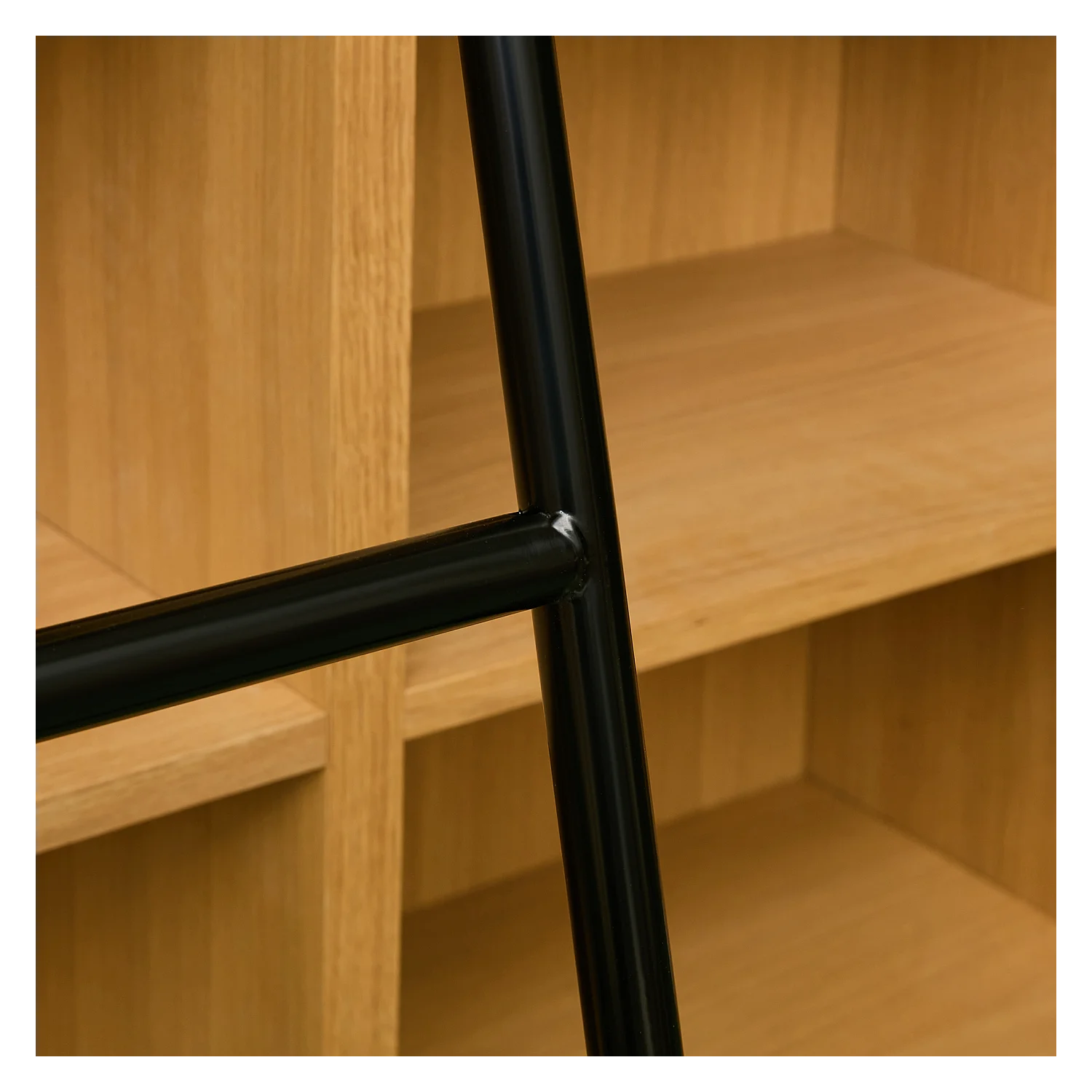 Grote eikenhouten boekenkast met verplaatsbare ladder - Naturel - Design by Hélèna Pille - 5