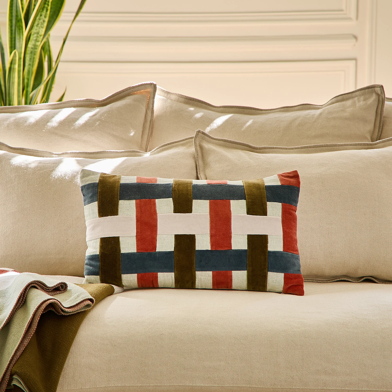 Coussin en lin et coton - 30 x 50 cm  - Bronze et bleu profond - Design by Floriane Jacques - 1