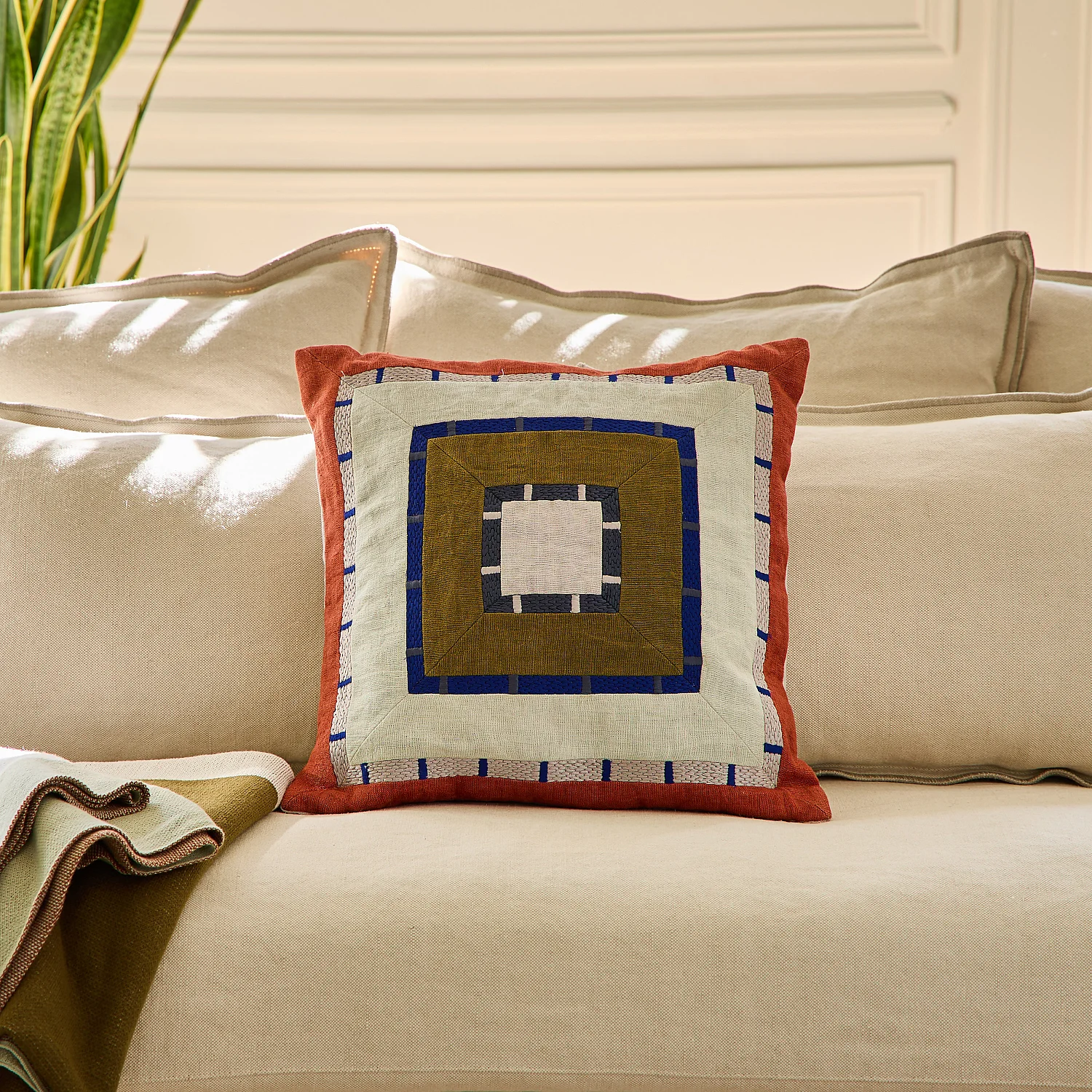 Linnen kussen - 45 x 45 cm - Brons en bordeaux - Design by Floriane Jacques - 1