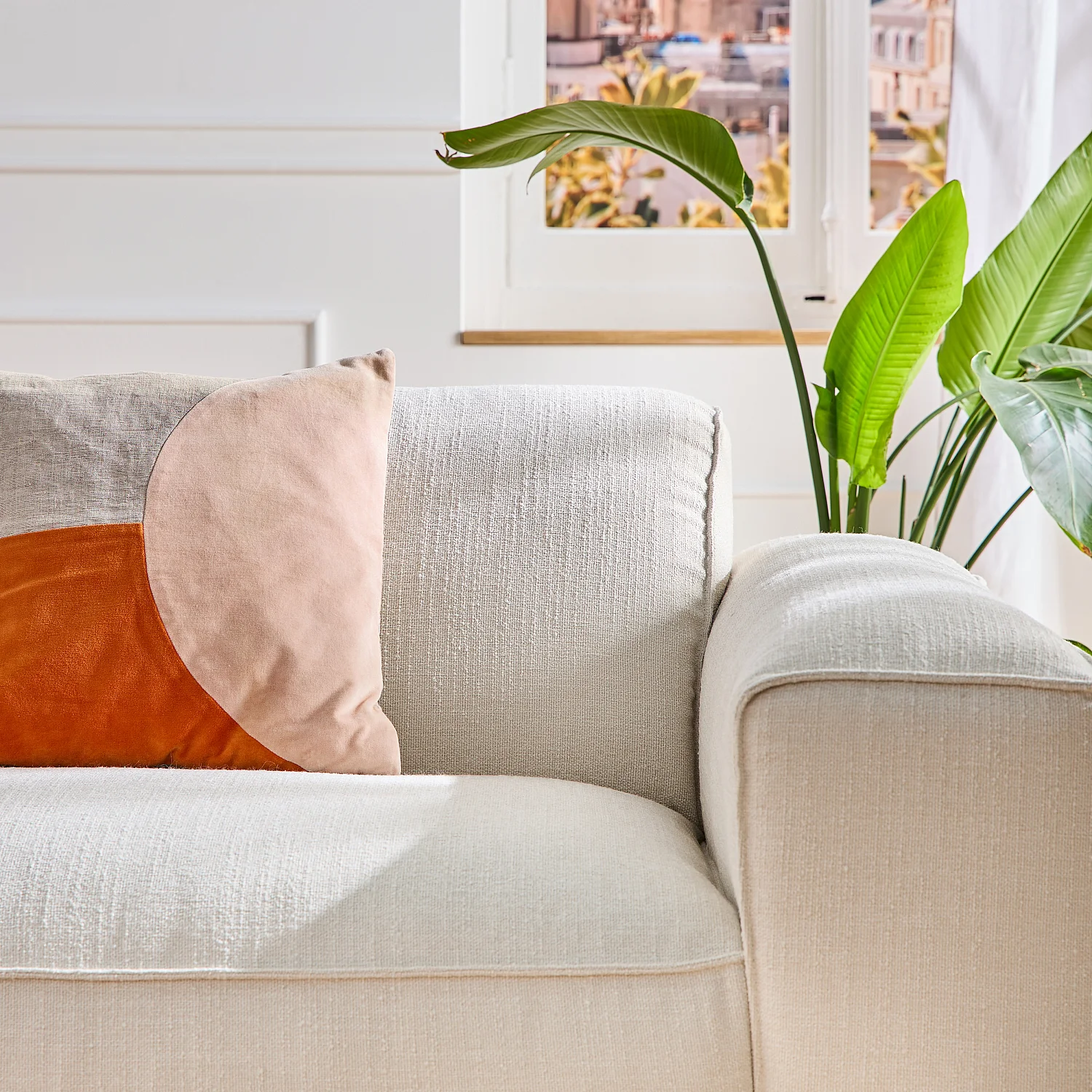 Coussin en lin et coton - 45 x 45 cm - Orange et rose pâle - Design by Floriane Jacques - 7