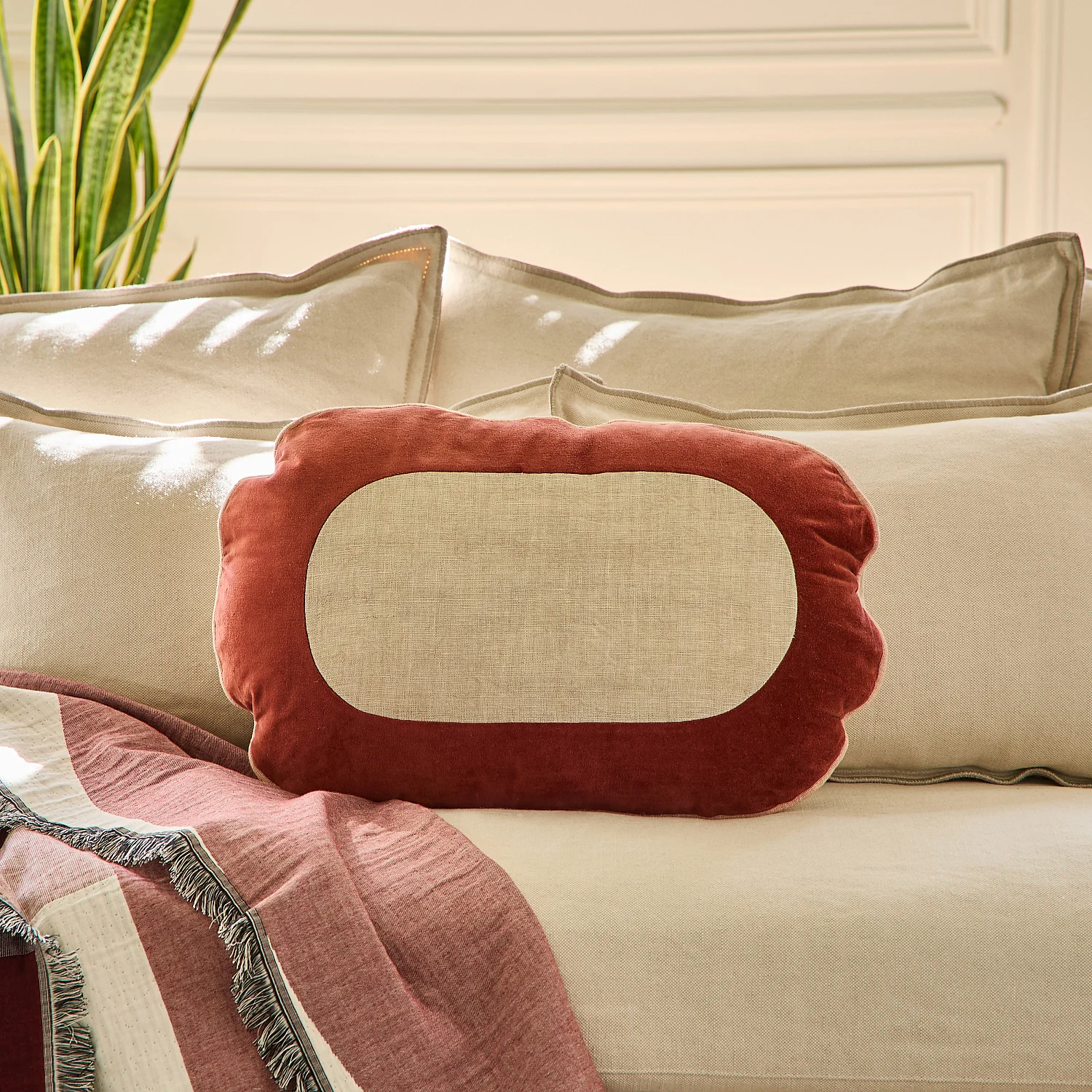 Kissen aus Leinen und Baumwolle - 40 x 60 cm - Beige und Bordeaux - Design by Floriane Jacques - 1