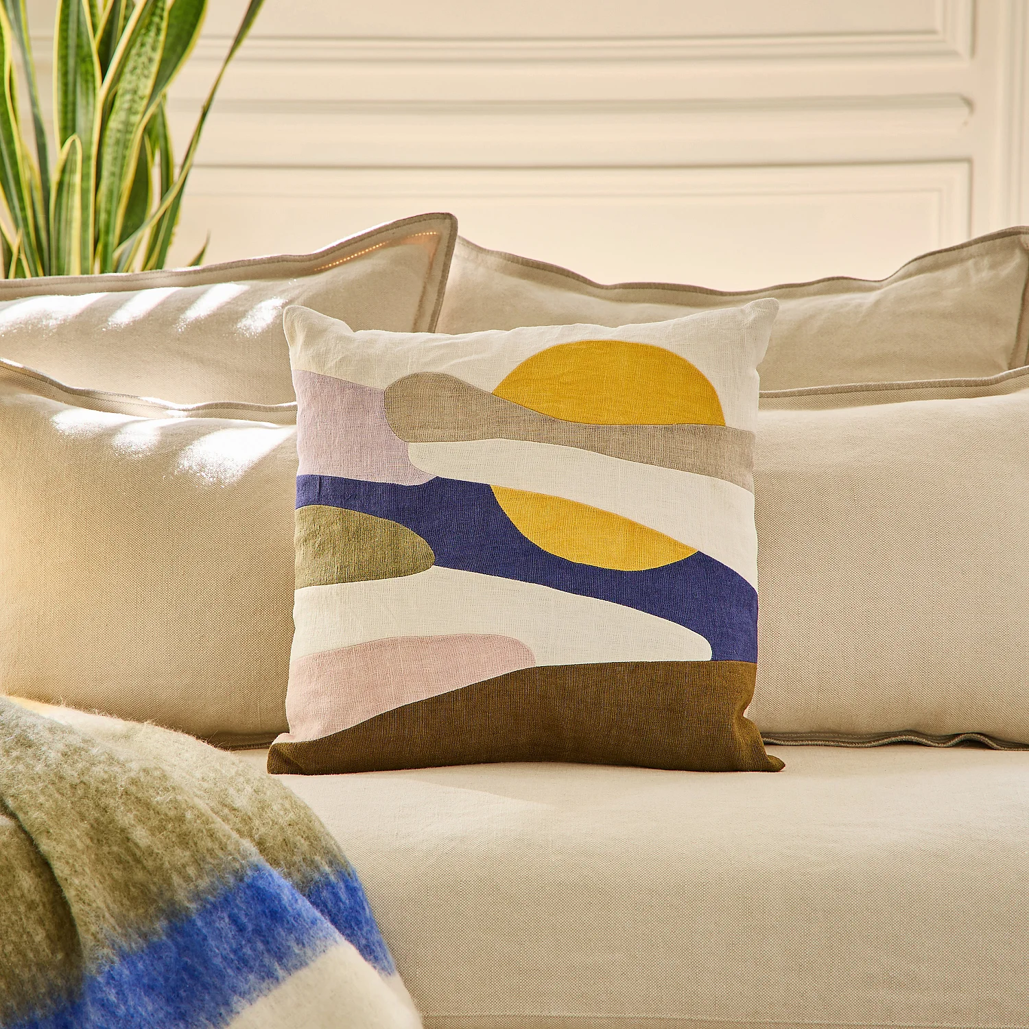 Linnen kussen - 45 x 45 cm - Kakigroen en blauw - Design by Floriane Jacques - 1