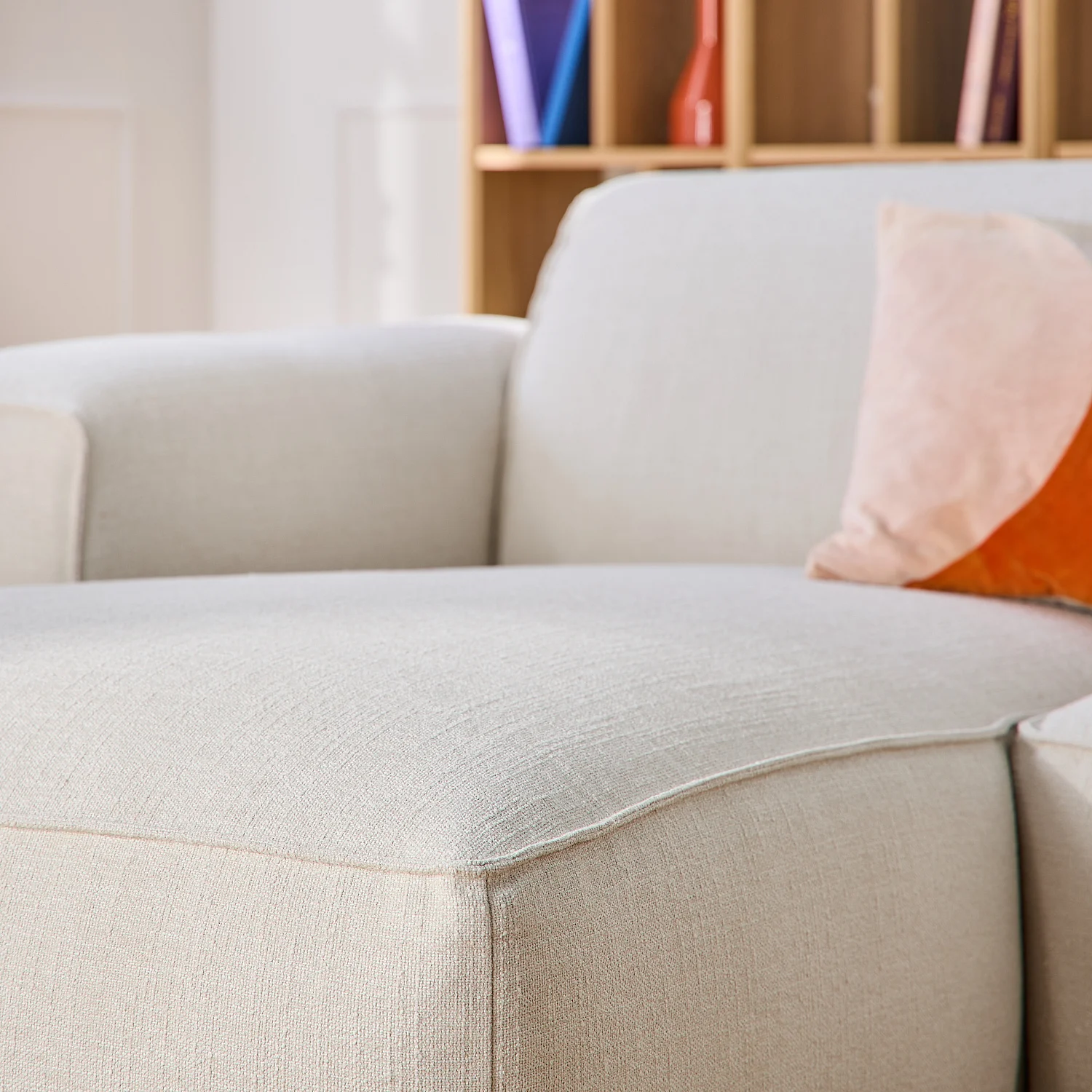 Divano angolare sinistro in tessuto bouclé corto Mira - Avorio - 3