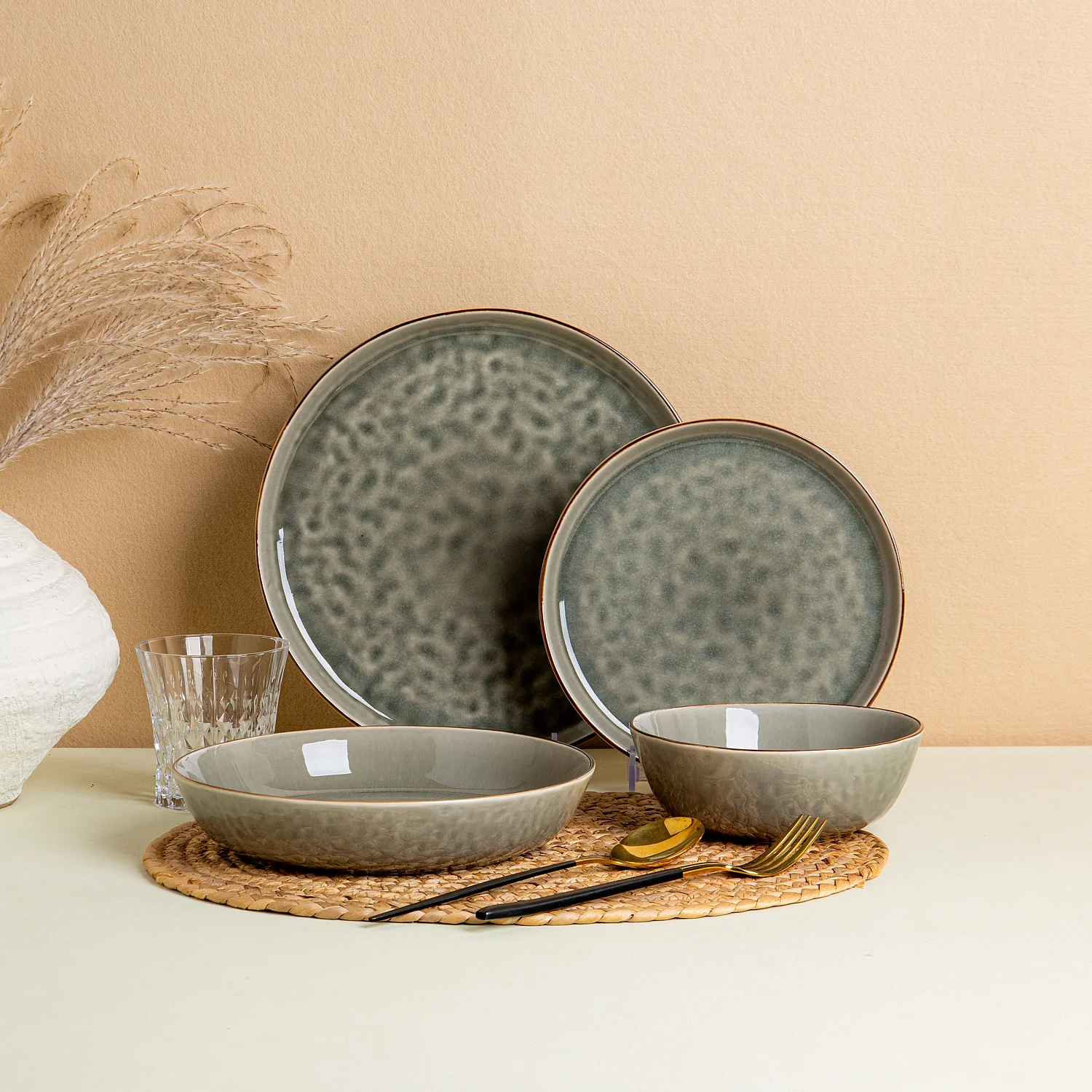 Service de table 18 pièces en grès à émail réactif - Vert fumé - 1