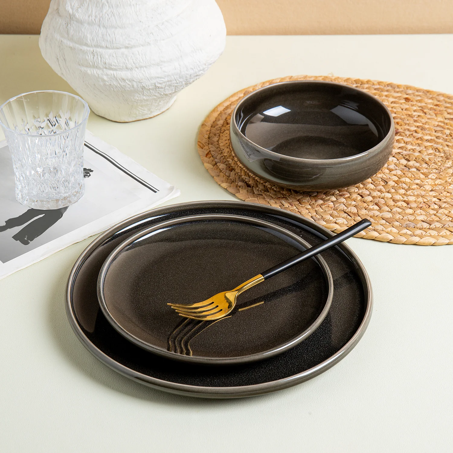 Service de table 18 pièces en grès à émail réactif - Noir - 3