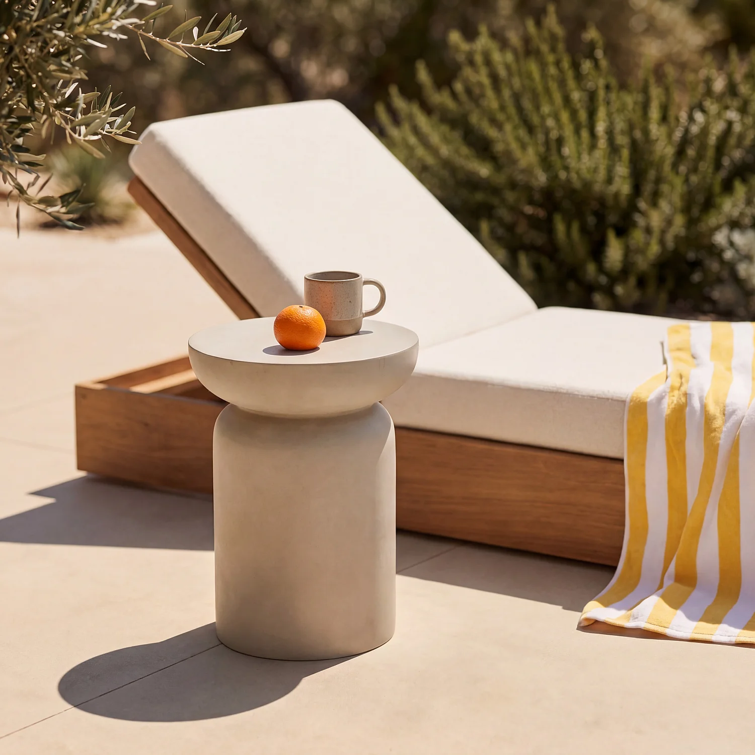 Table d'appoint de jardin en fibre de ciment effet travertin - 35 cm - Beige sable - 1