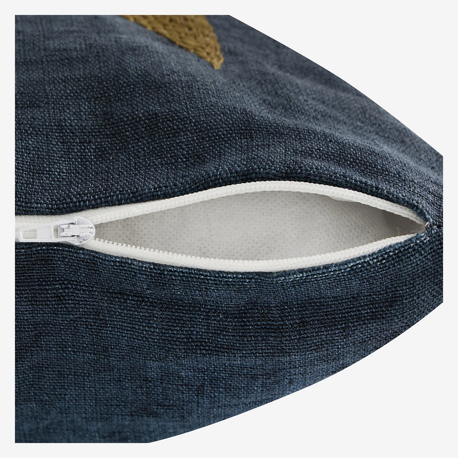 Coussin brodé en lin - 45 x 45 cm - Bleu nuit - Design by Floriane Jacques - 8