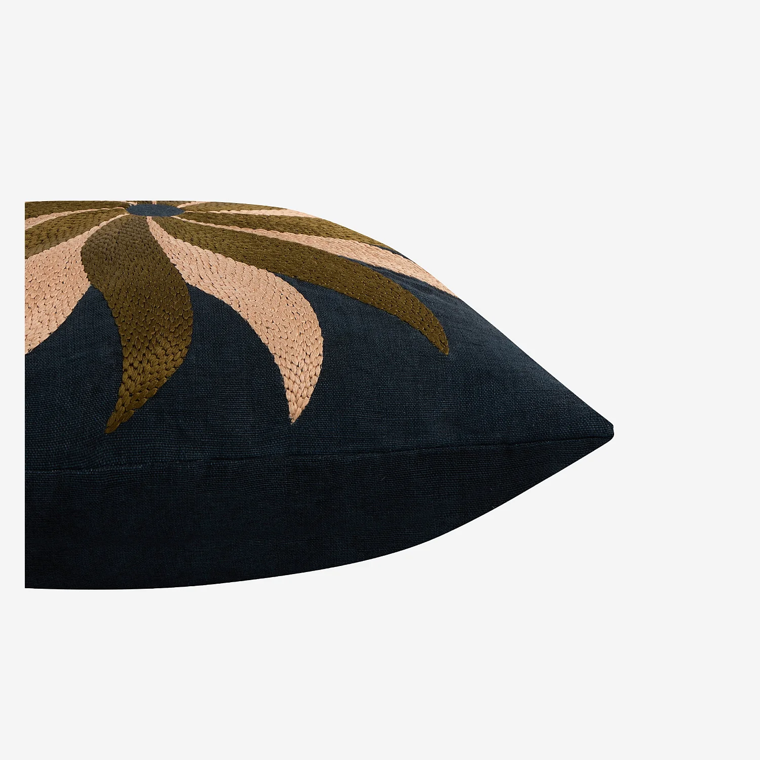 Coussin brodé en lin - 45 x 45 cm - Bleu nuit - Design by Floriane Jacques - 7