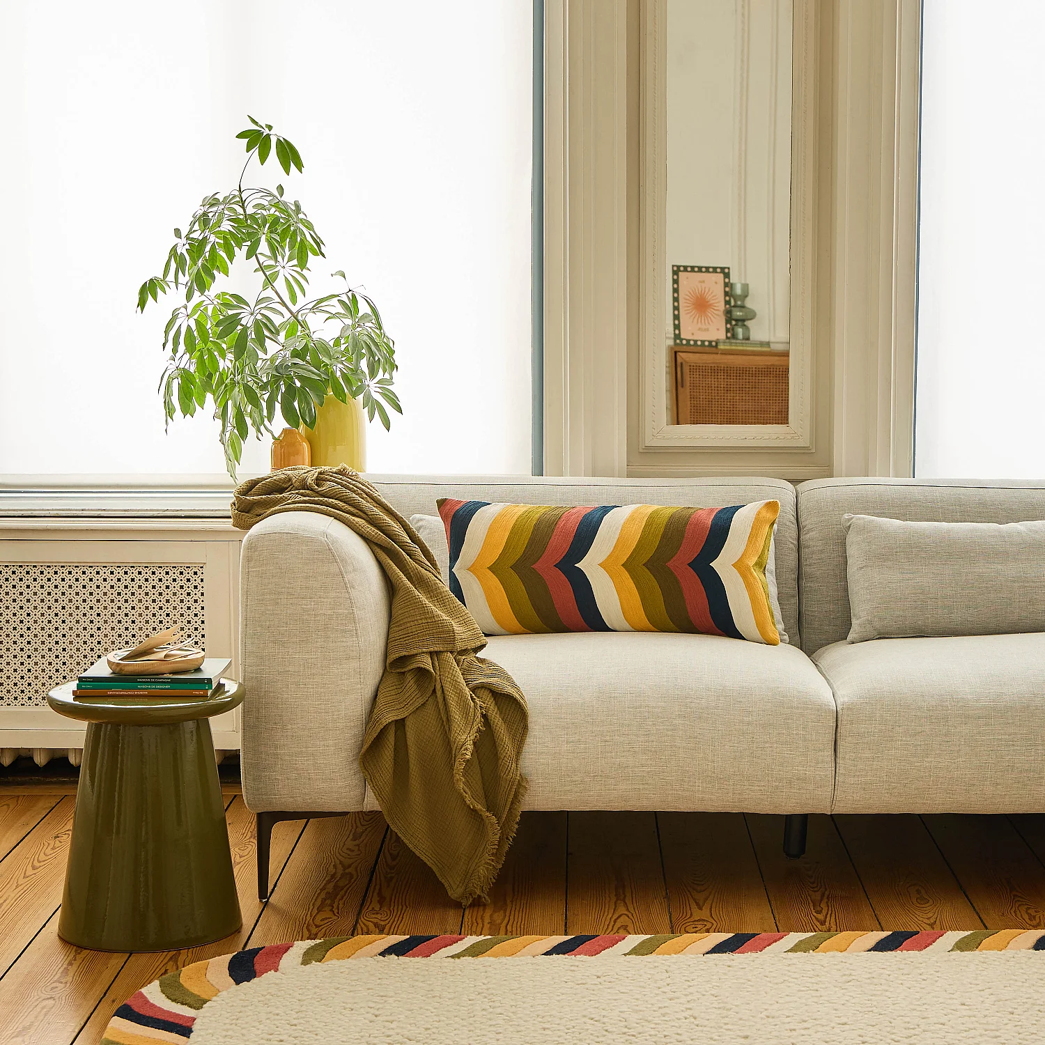 Coussin brodé en lin et coton - 30 x 70 cm - Vert, bronze et jaune - Design by Floriane Jacques - 1