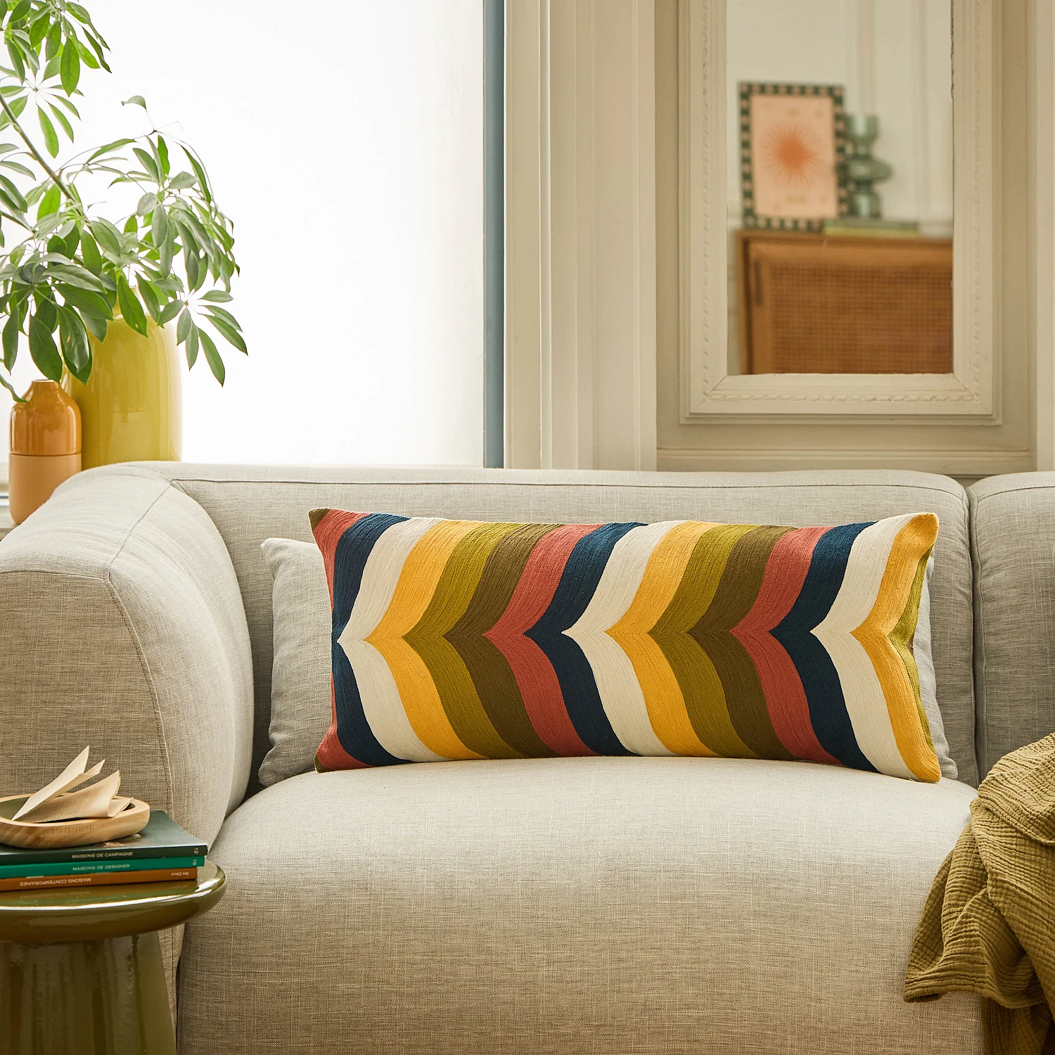 Coussin brodé en lin et coton - 30 x 70 cm - Vert, bronze et jaune - Design by Floriane Jacques - 3