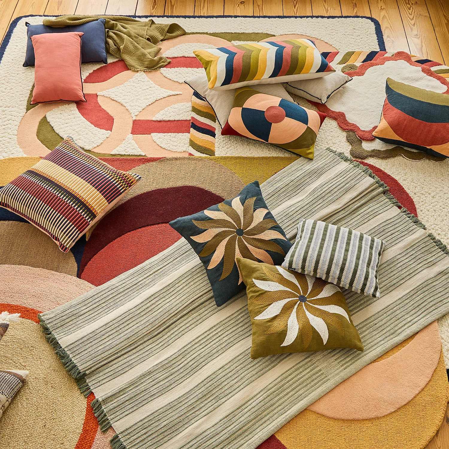 Coussin en lin et coton - 45 x 45 cm - Bronze, bleu et rose - Design by Floriane Jacques - 6