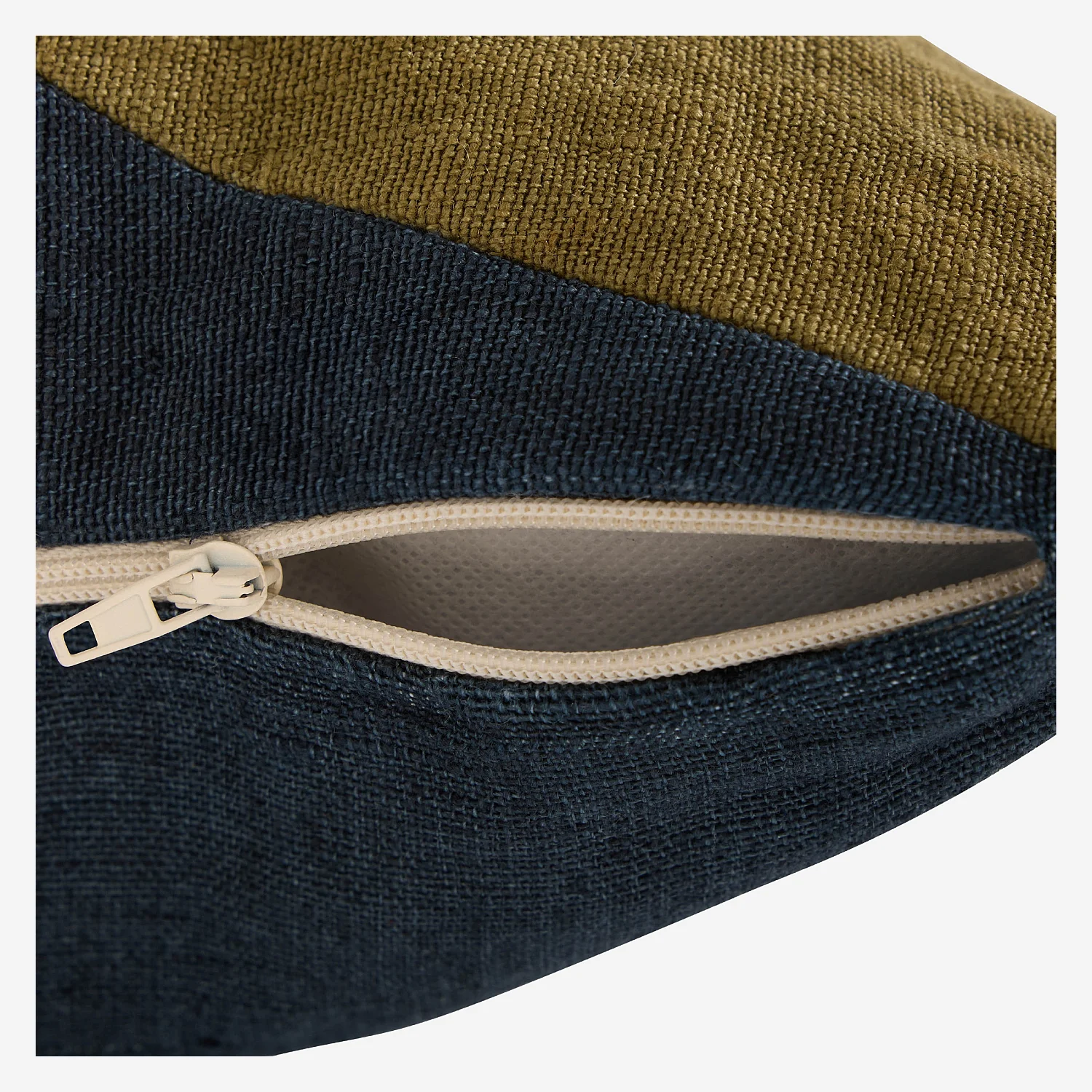 Coussin en lin et coton - 45 x 45 cm - Bronze, bleu et rose - Design by Floriane Jacques - 4