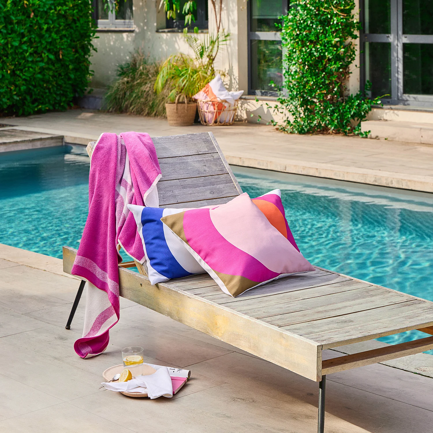 Coussin d'extérieur déperlant et anti-UV - 50 x 50 cm - Rose et Bronze - Design by Floriane Jacques - 1