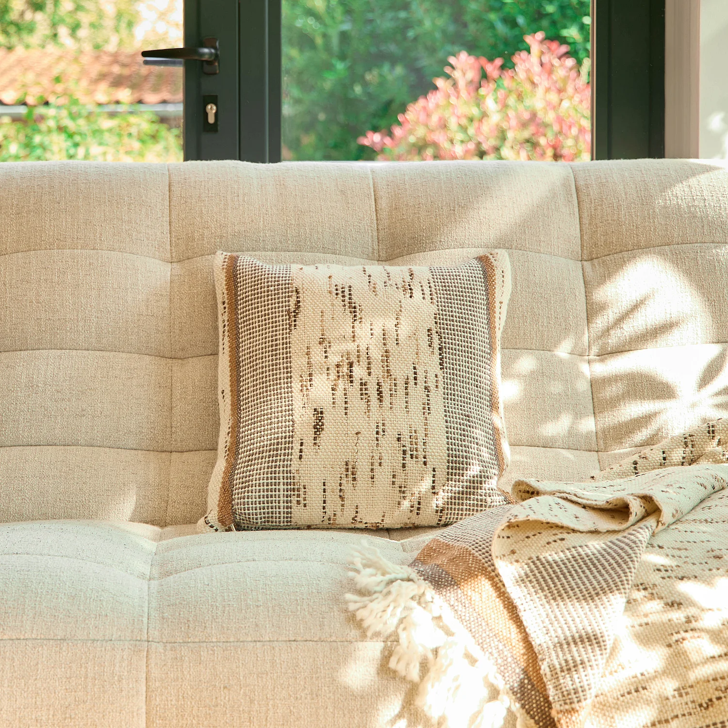 Coussin en laine et soie - 45 x 45 cm - Brun - 1