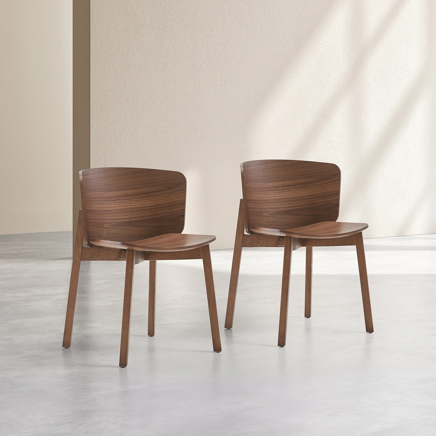 Lot de 2 chaises en chêne massif finition noyer - 2
