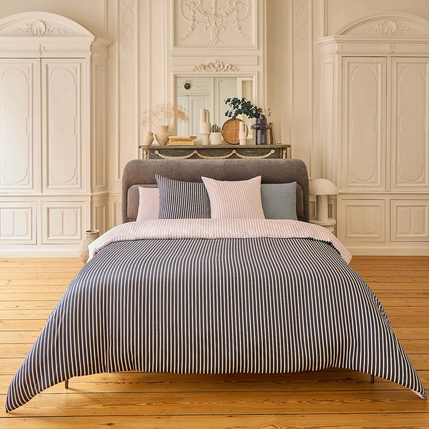 Parure de lit réversible en satin de coton bio - 260 x 240 cm - Bleu nuit et Lilas - Design by Floriane Jacques - 1