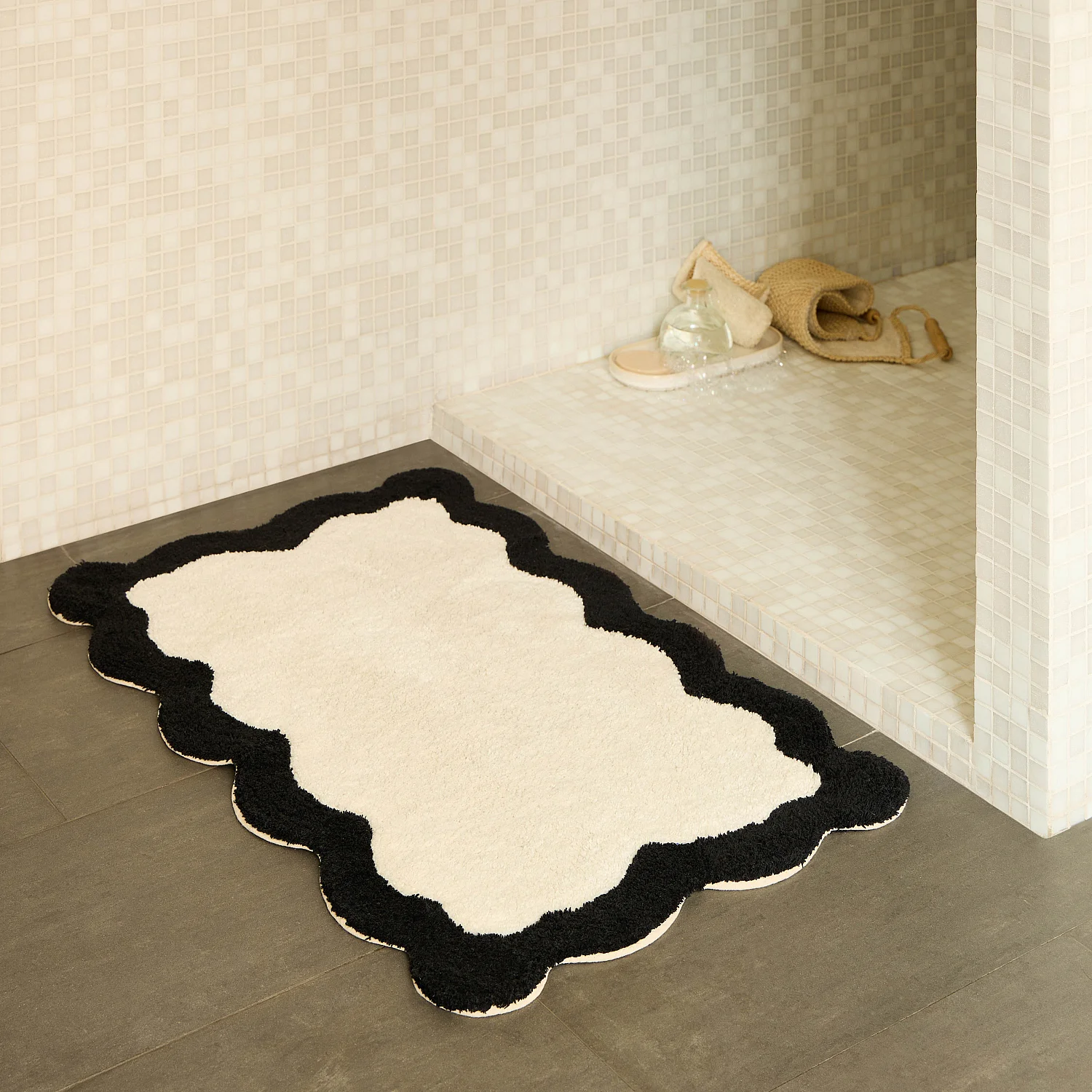 Tapis de bain festonné en coton naturel - 1200 g/m² -  50 x 80 cm - Noir - 1