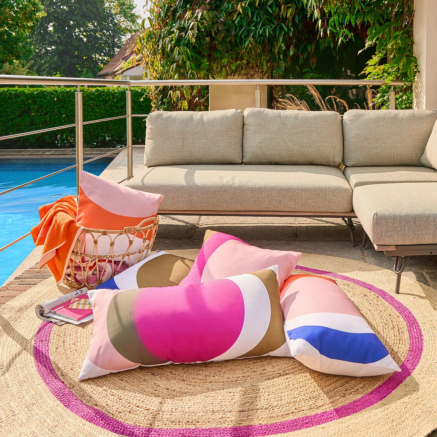 Tapis d'extérieur rond en jute déperlant - 200 cm - Naturel et Fuchsia - Design by Floriane Jacques - 3