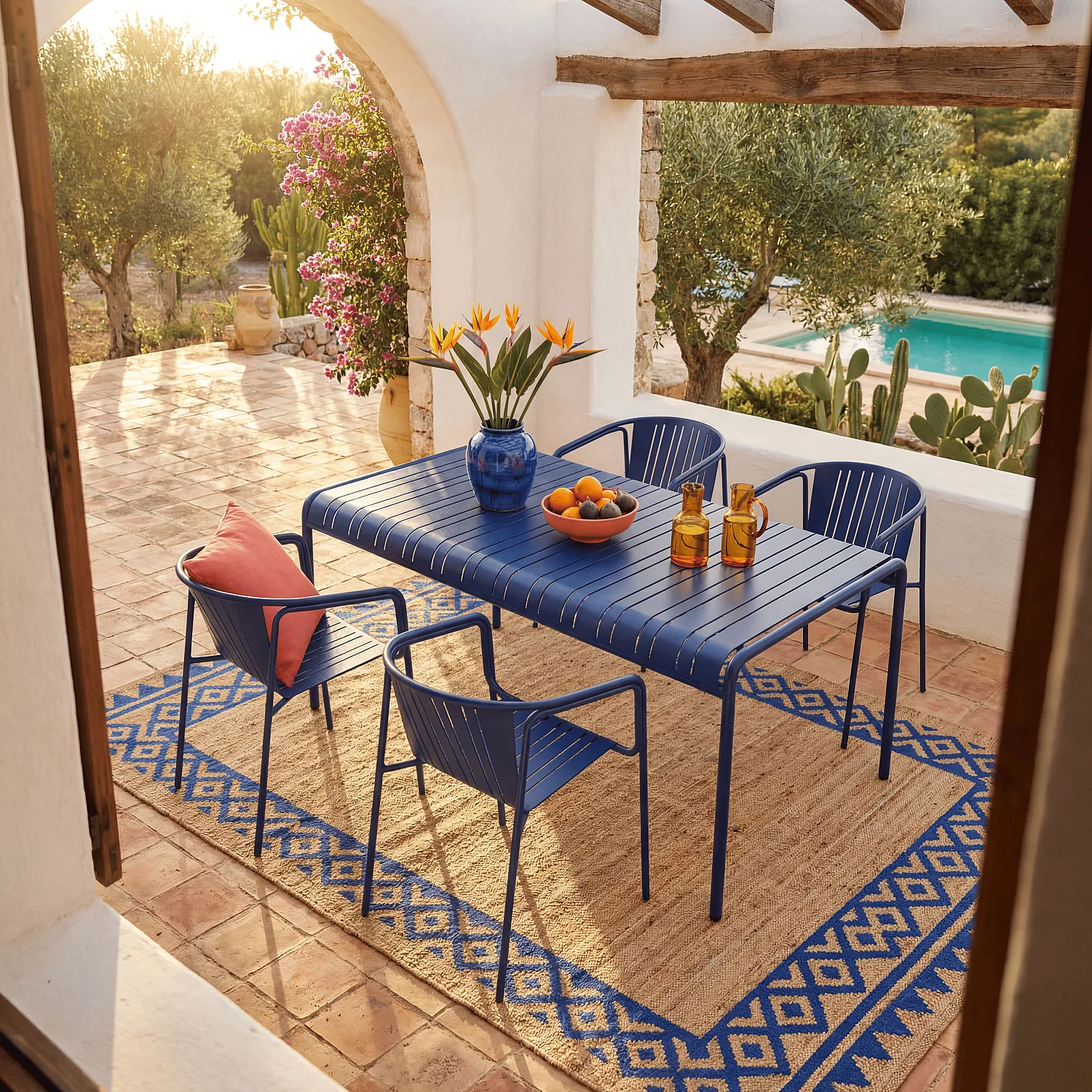 Tuintafel 180 x 100 cm met 4 tuinstoelen met armleuningen - Nachtblauw - 1