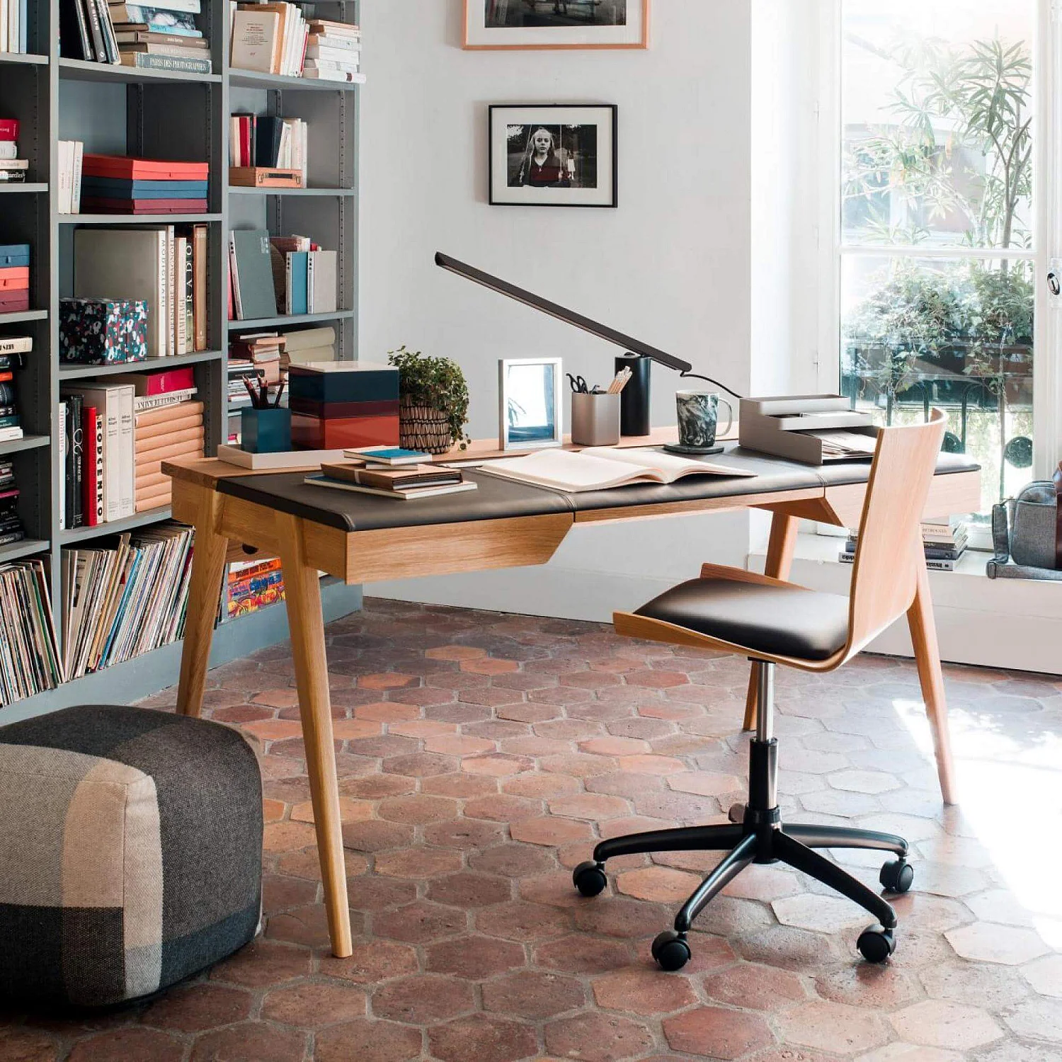 Bureau en chêne et cuir brun - 147 cm - 3