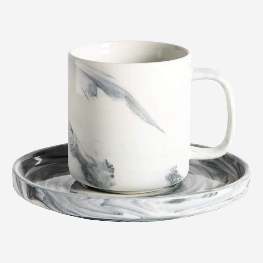 Taza de café con plato de porcelana gris efecto mármol