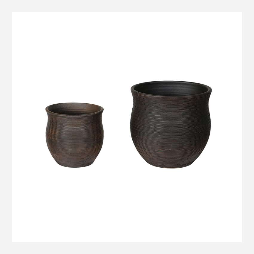 Set of 2 brown striated terracotta  planters 29/38.5cm