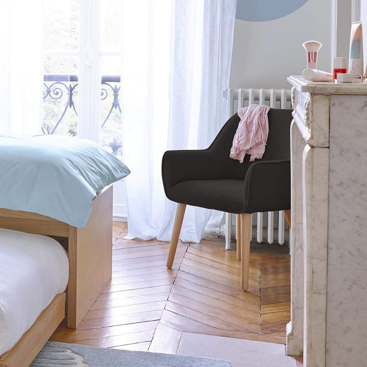 Aura - Stuhl aus grauem Stoff, mit Eichenfüßen - Habitat