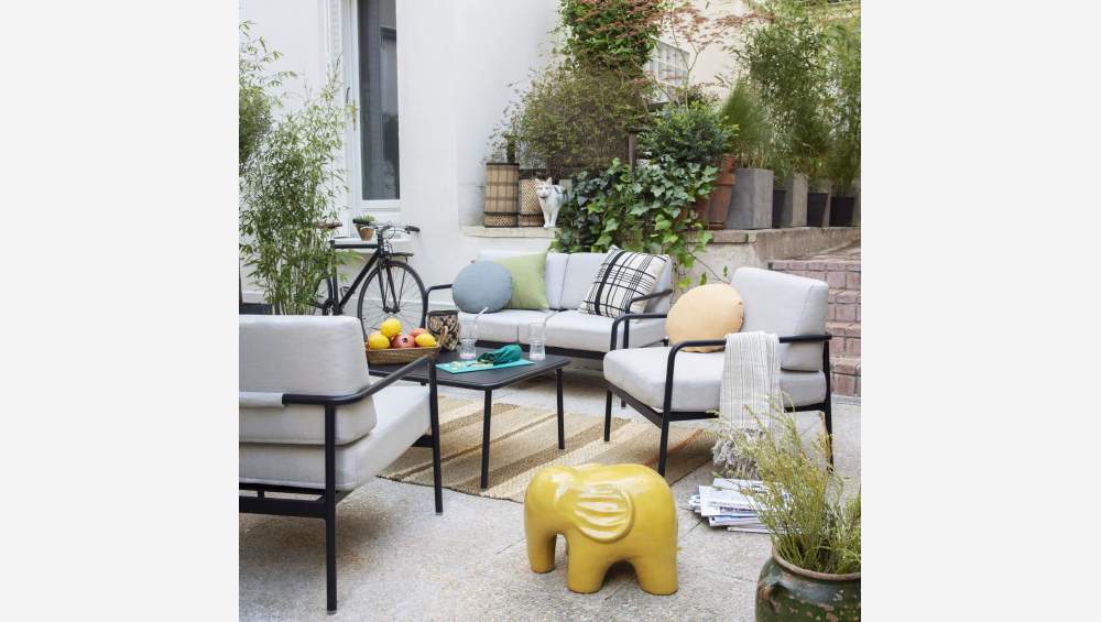 Salon de jardin avec 1 canapé + 2 fauteuils + 1 table basse en aluminium