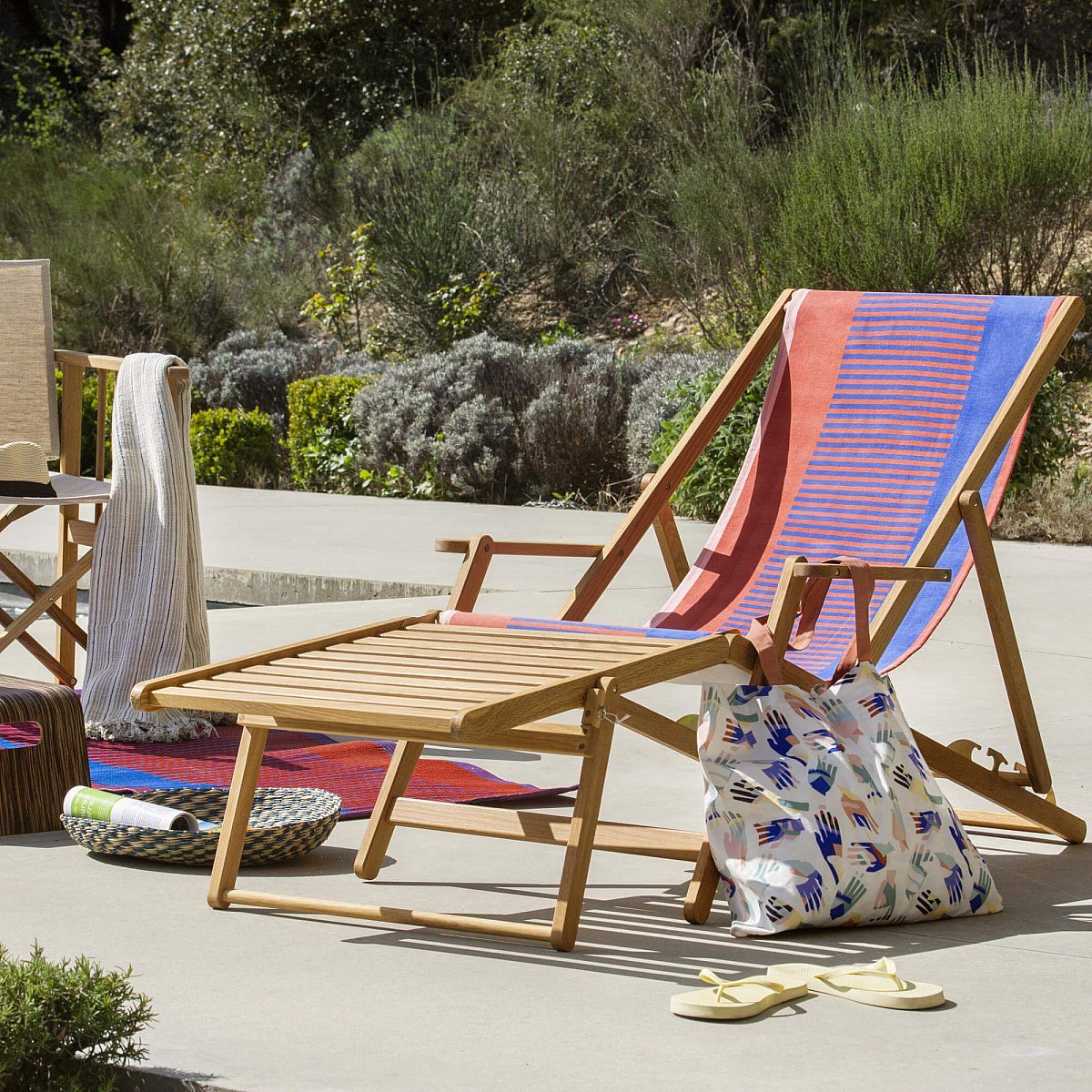 maui stoffbezug aus baumwolle fur liegestuhl motiv salma in blau und rostrot by floriane jacques habitat