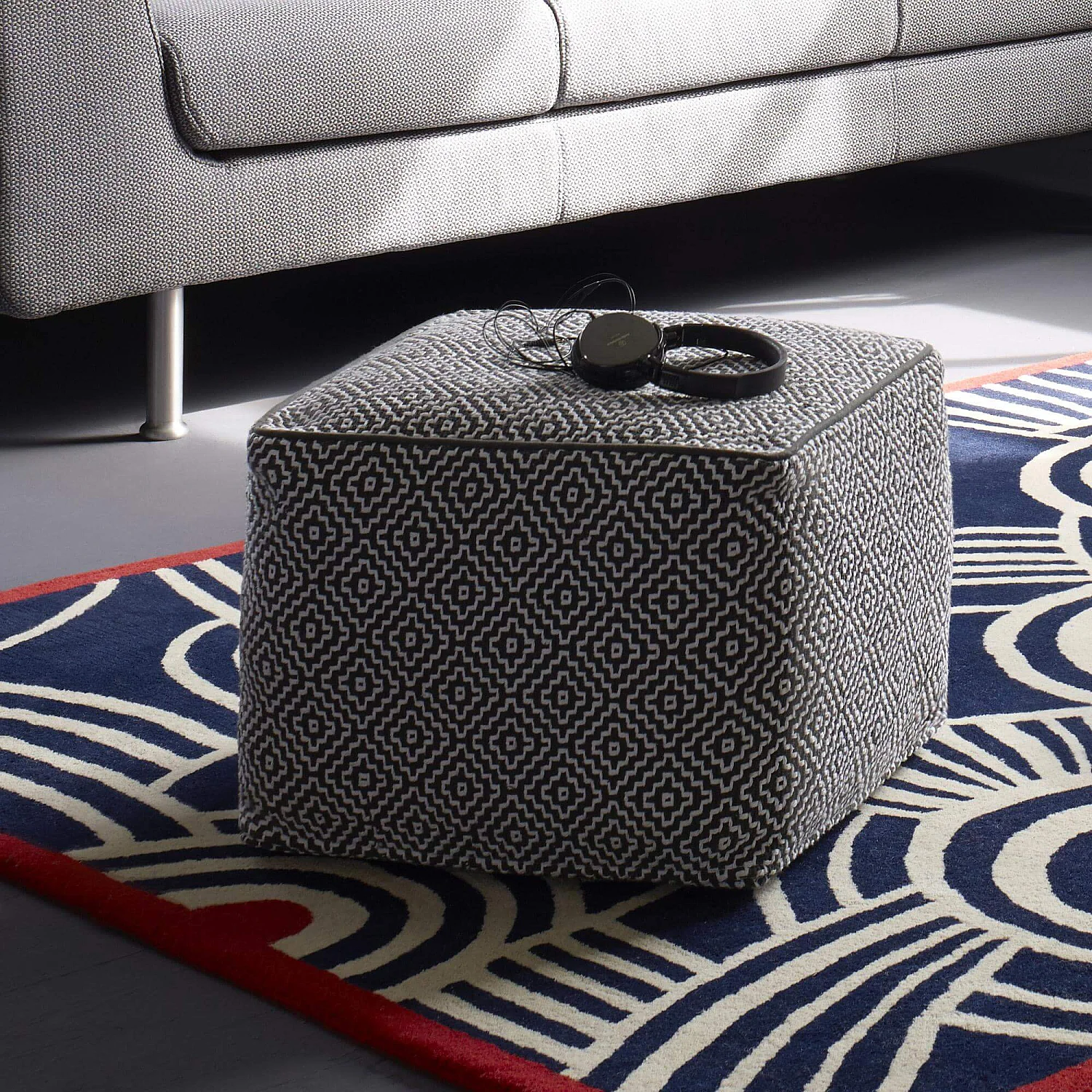 Pouf à motifs noir et blanc - 1