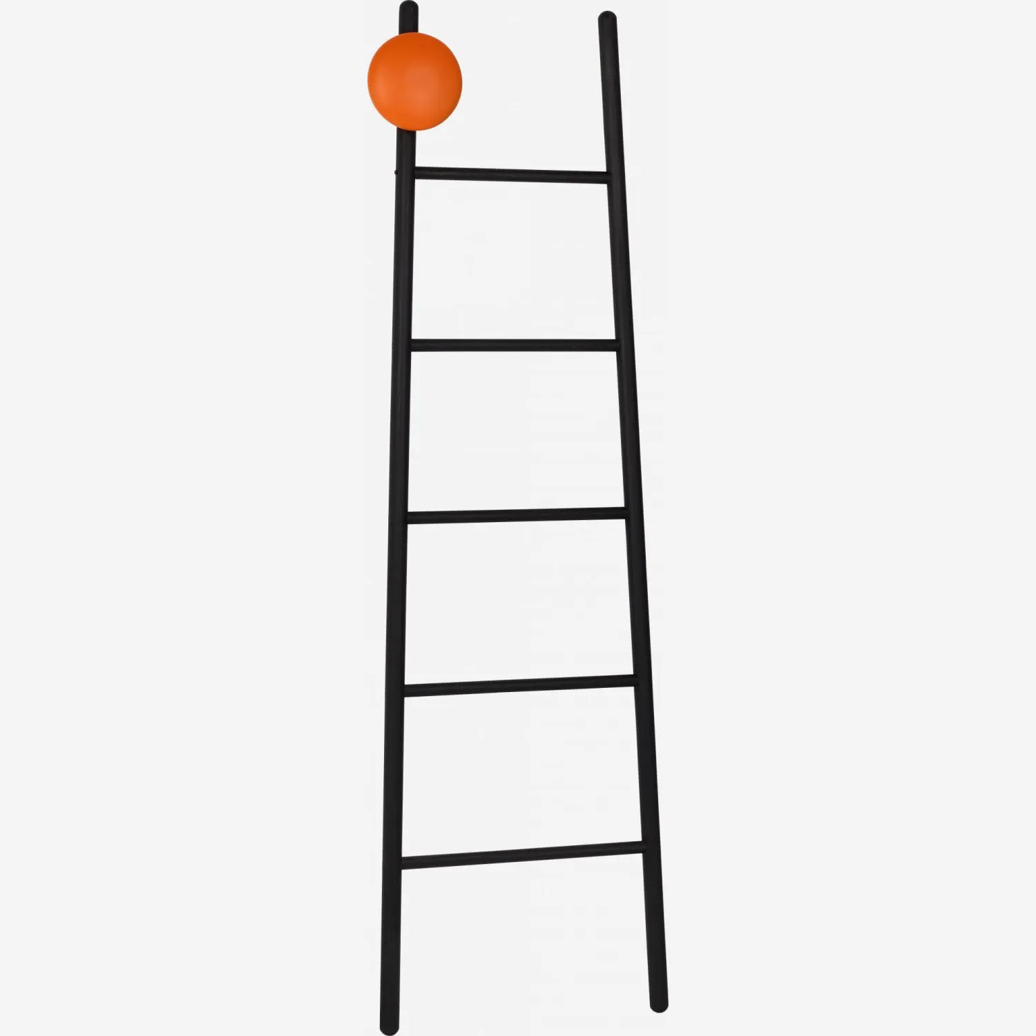 Escalera - Fresno - Negro - Design by Studio Habitat